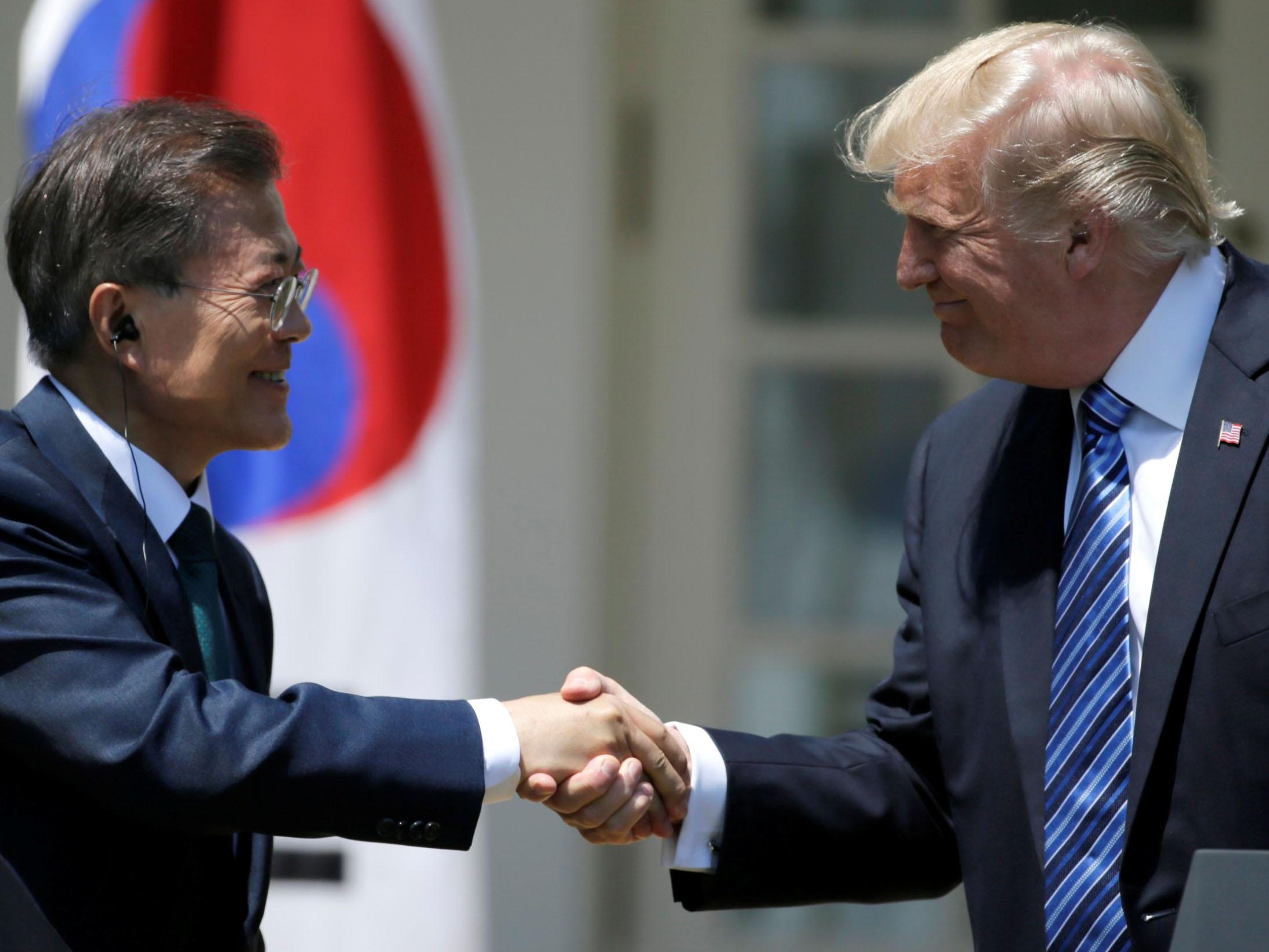 Moon Jae-in and Donald Trump shake hands