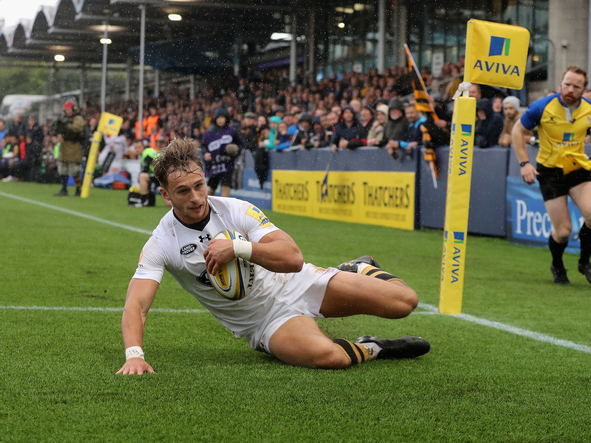 Josh Bassett dives to score Wasps' third try