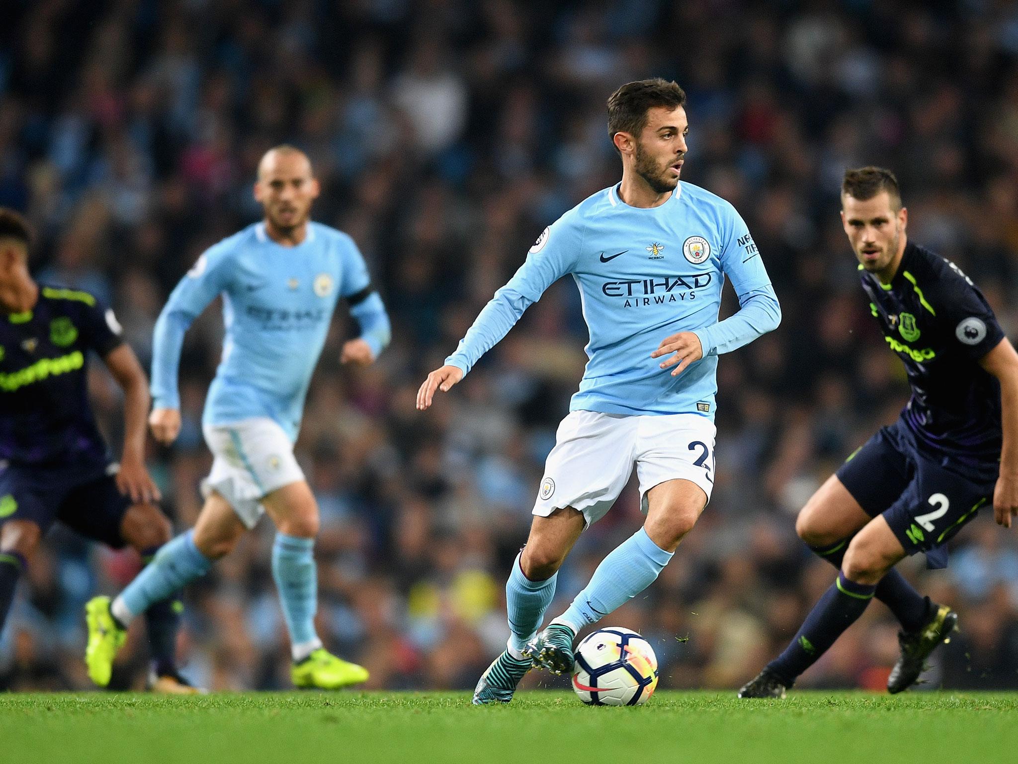 The two Silvas in action for Manchester City against Everton