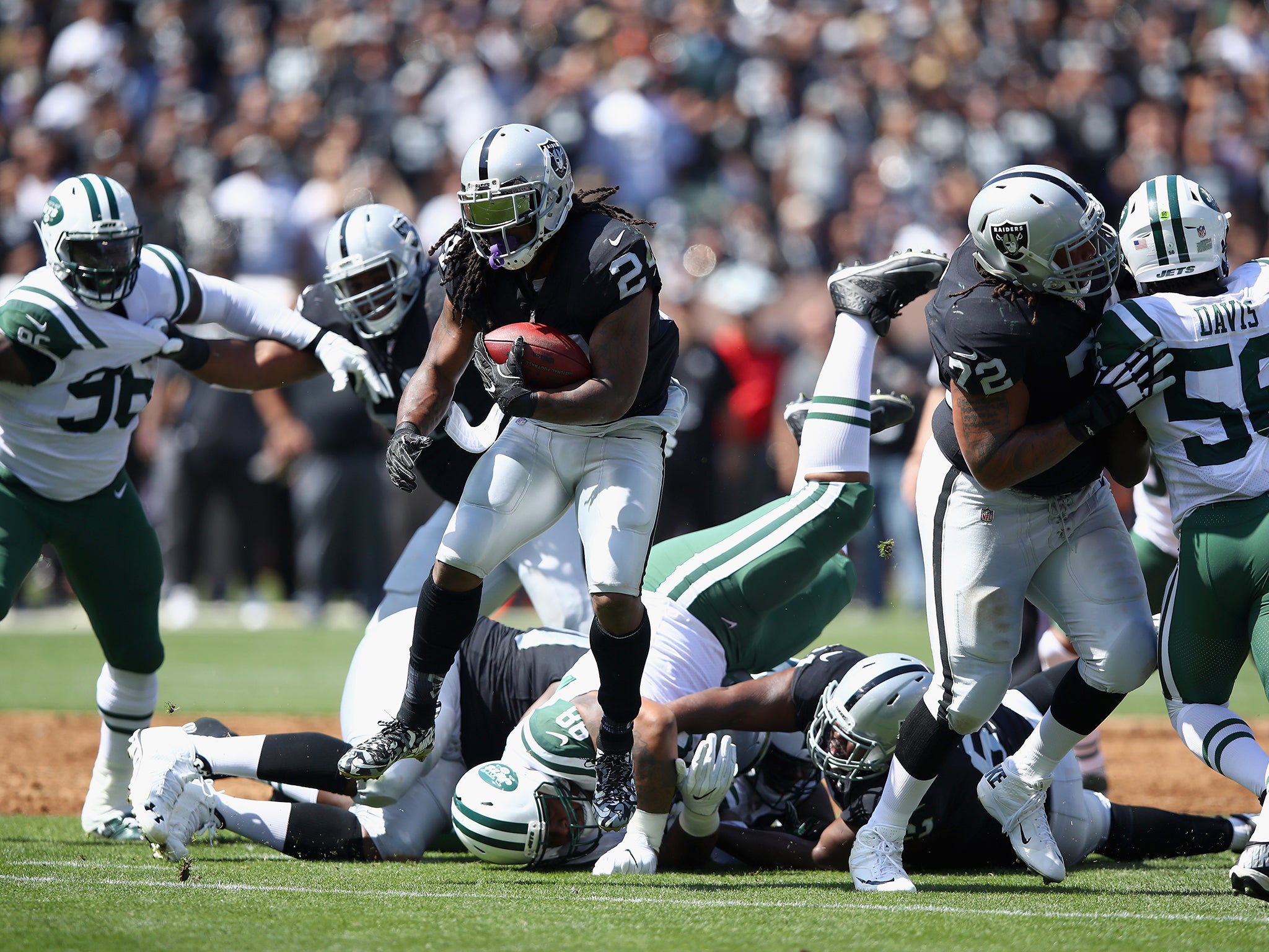 Marshawn Lynch helped the Oakland Raiders to win their first two games for the first time in 15 years