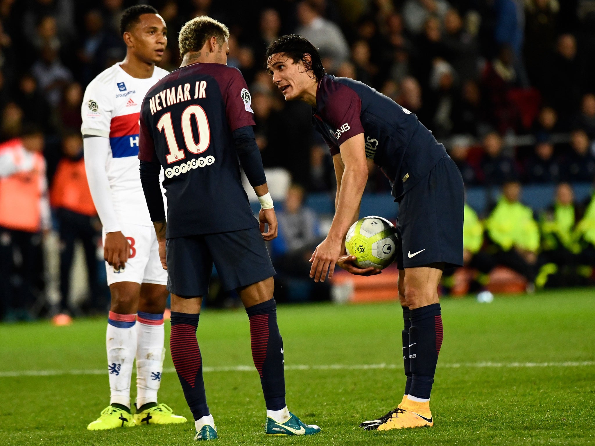 Edinson Cavani insists he has 'no problem' with PSG teammate Neymar