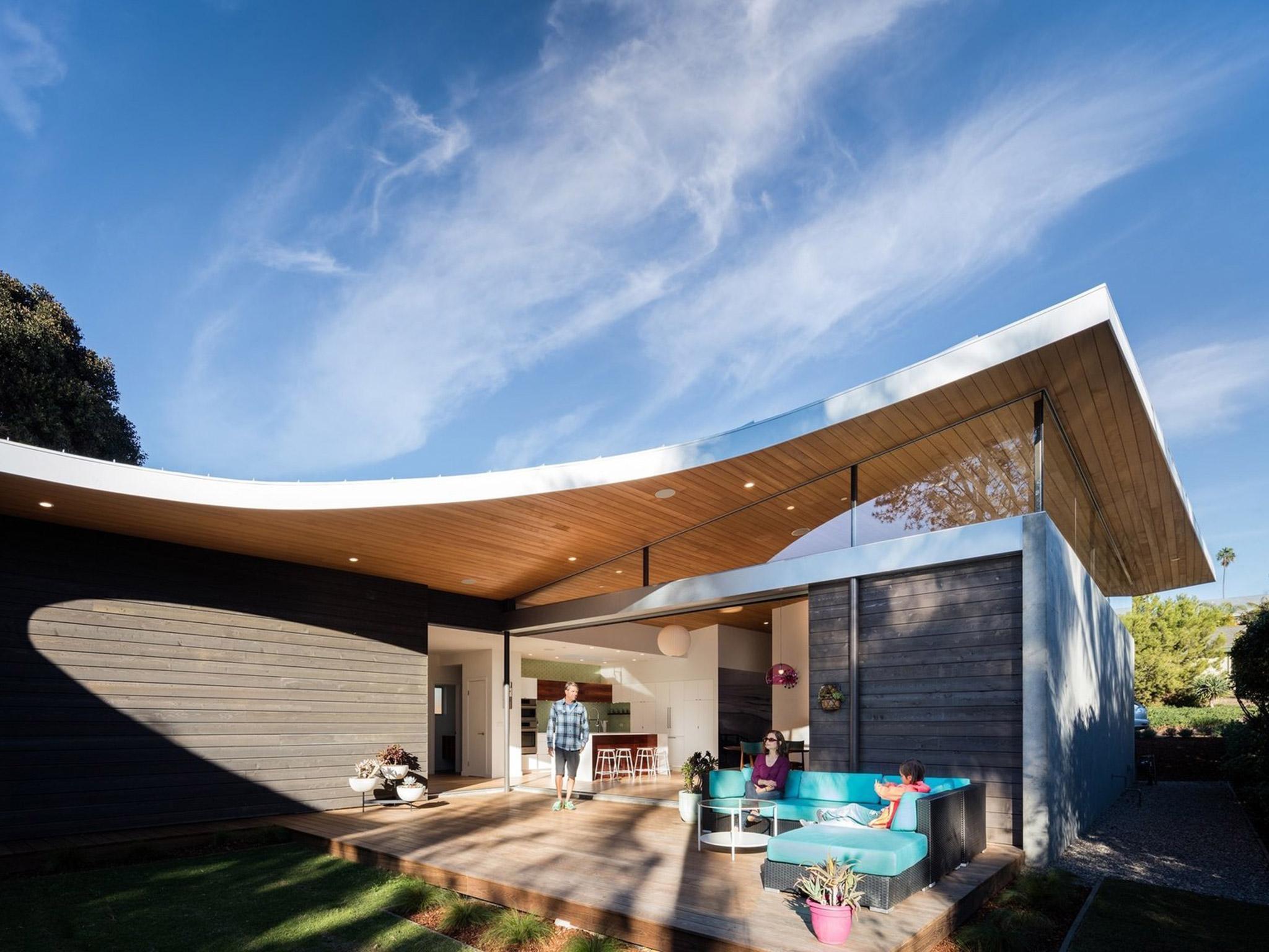 &#13;
The sloping curved roof unifies the courtyard space&#13;