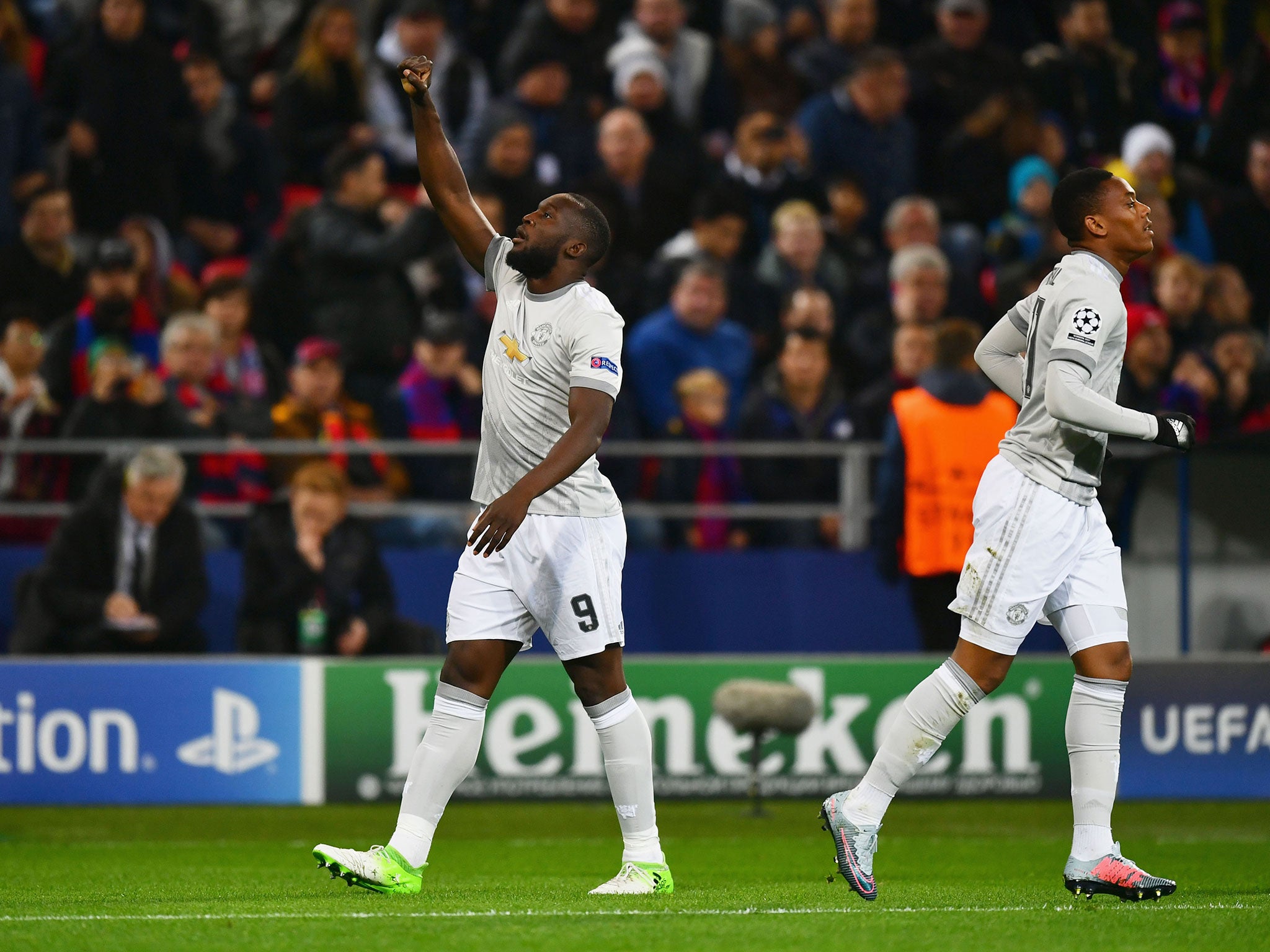 Romelu Lukaku celebrates his opener