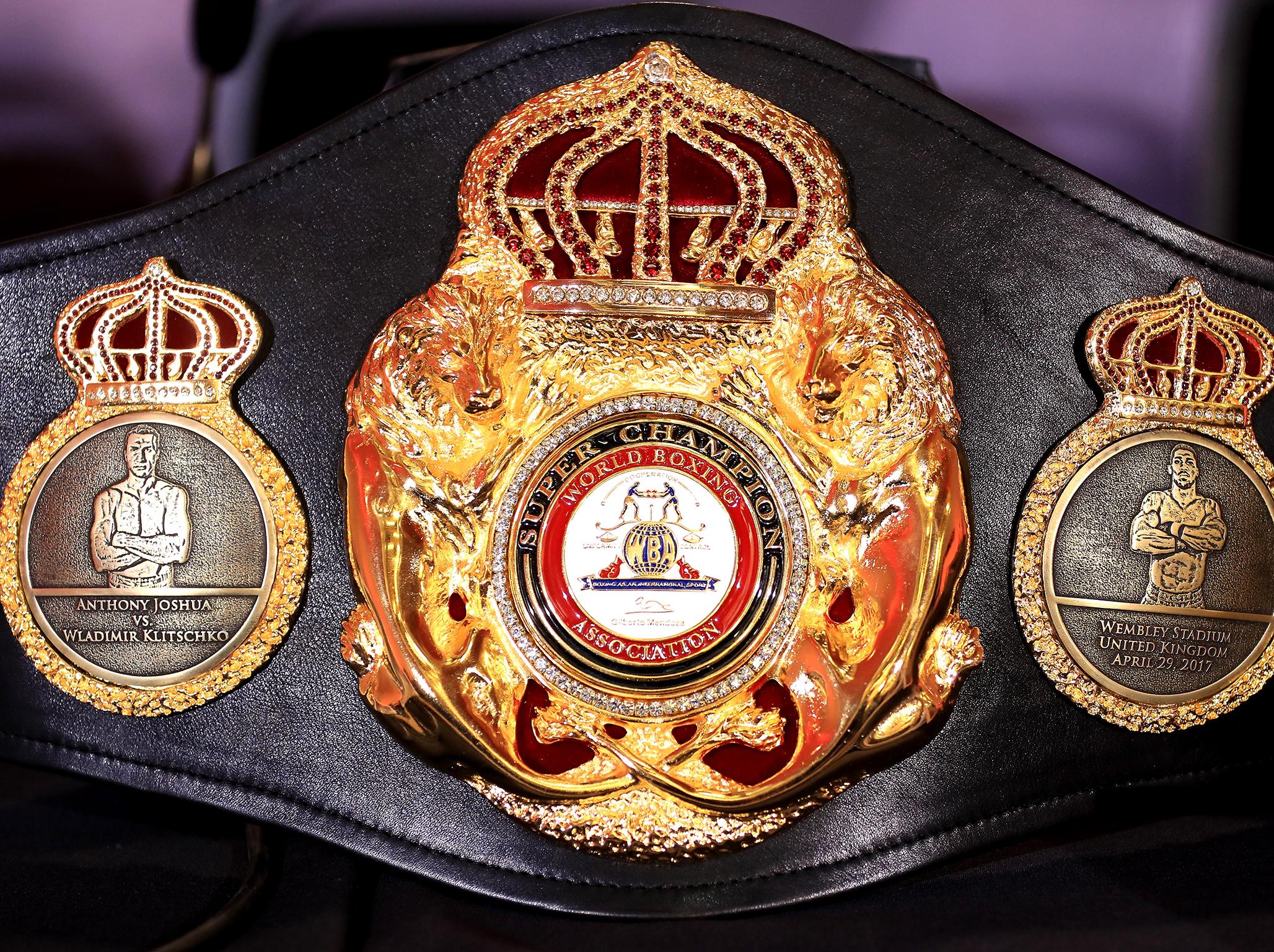 Who holds the belts in boxing's blue-riband division?