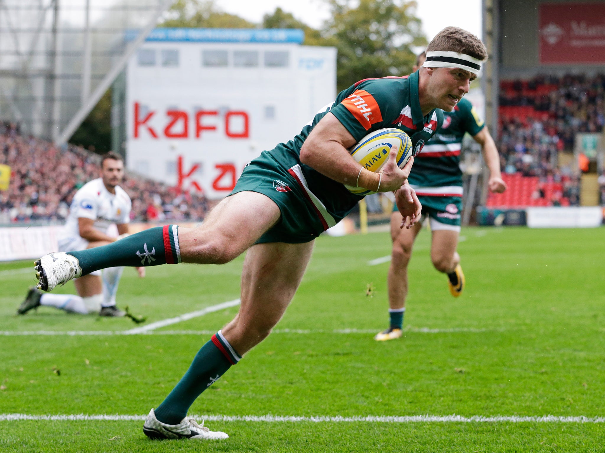 Nick Malouf crosses for Leicester's opening try