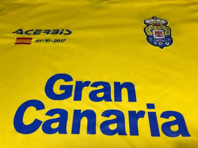 Las Palmas add a Spanish flag to shirt to play Barcelona