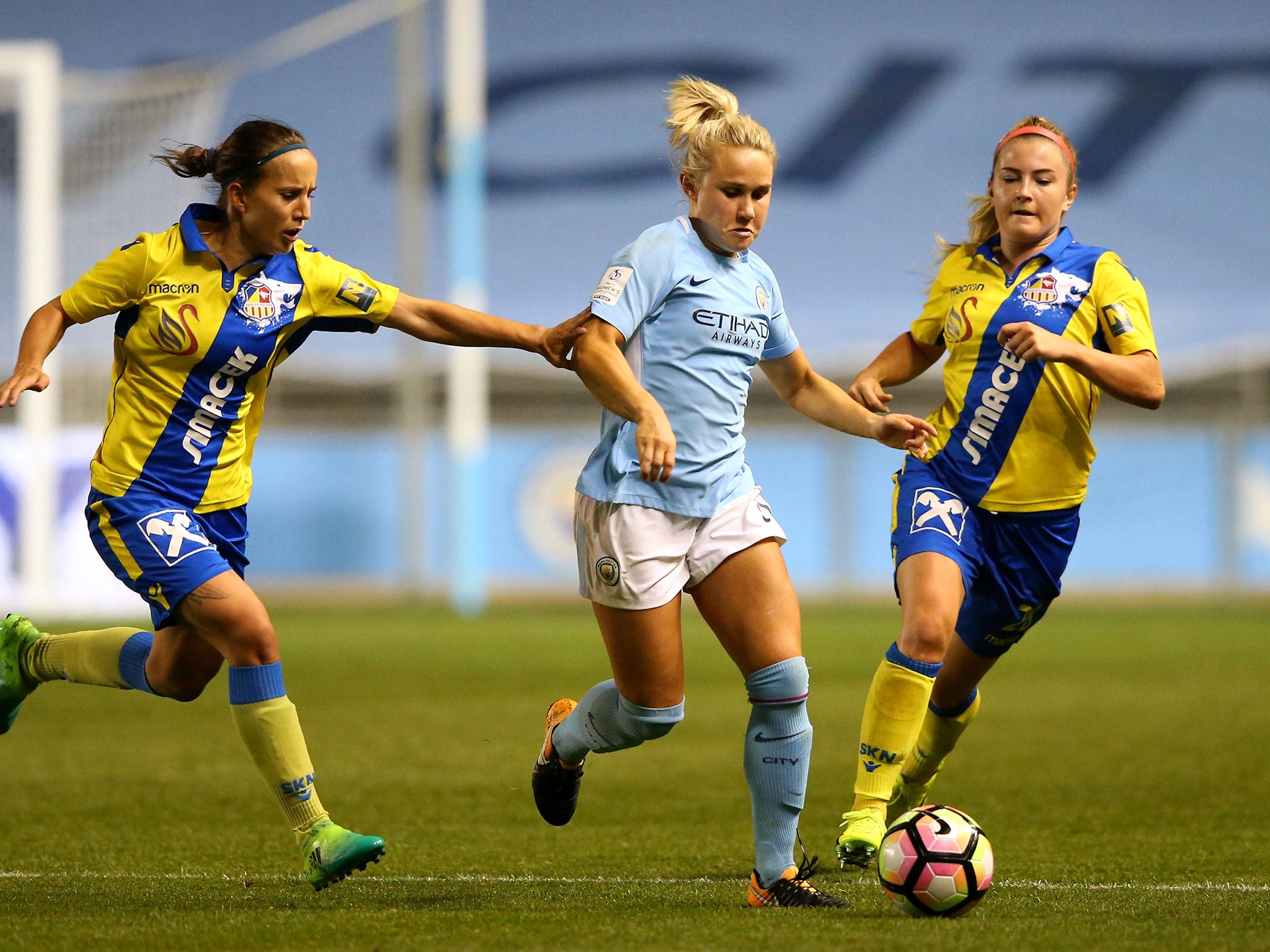 Izzy Christiansen of Manchester City Ladies beats Fanny Vago