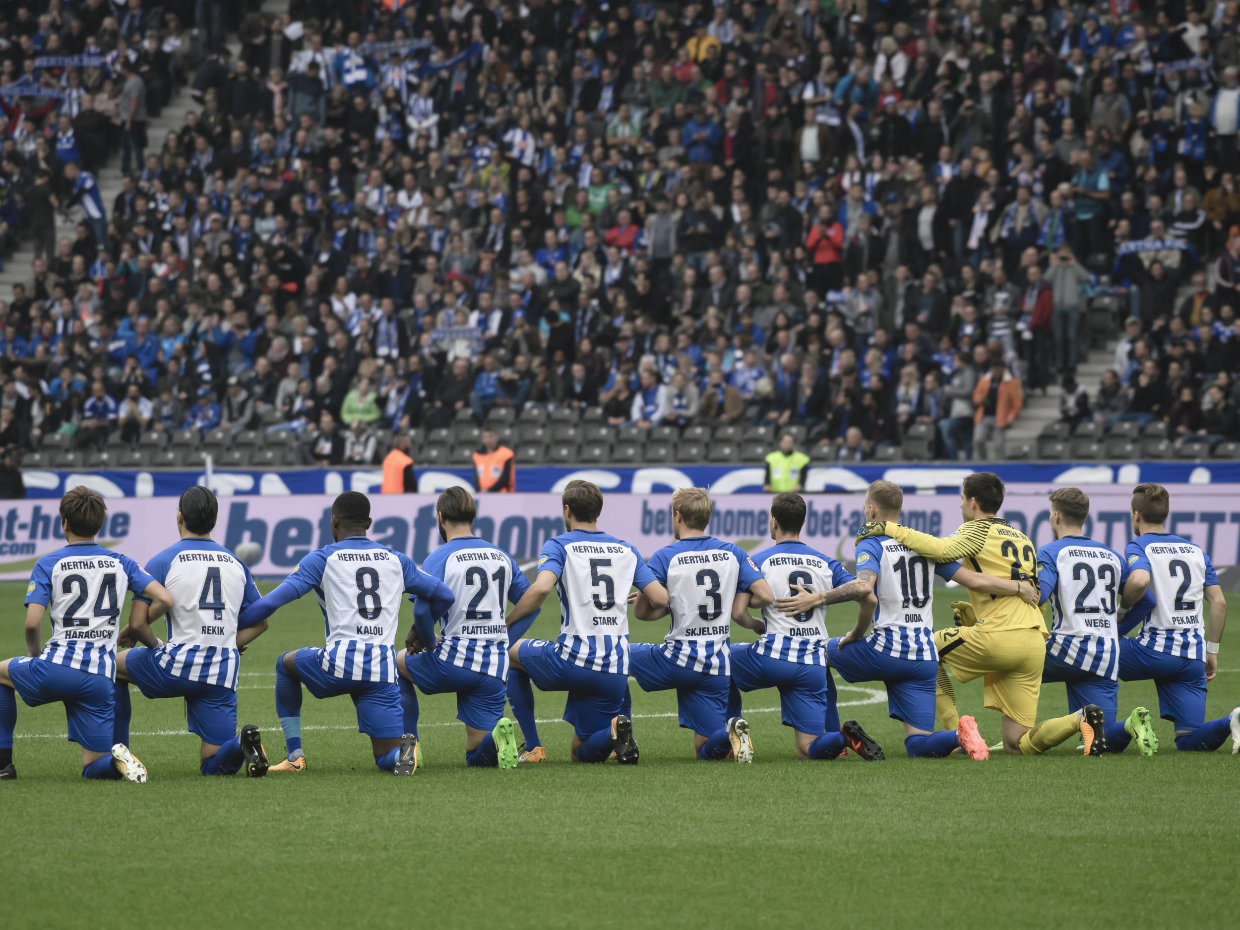 The Bundesliga side took a knee shortly ahead of kick-off