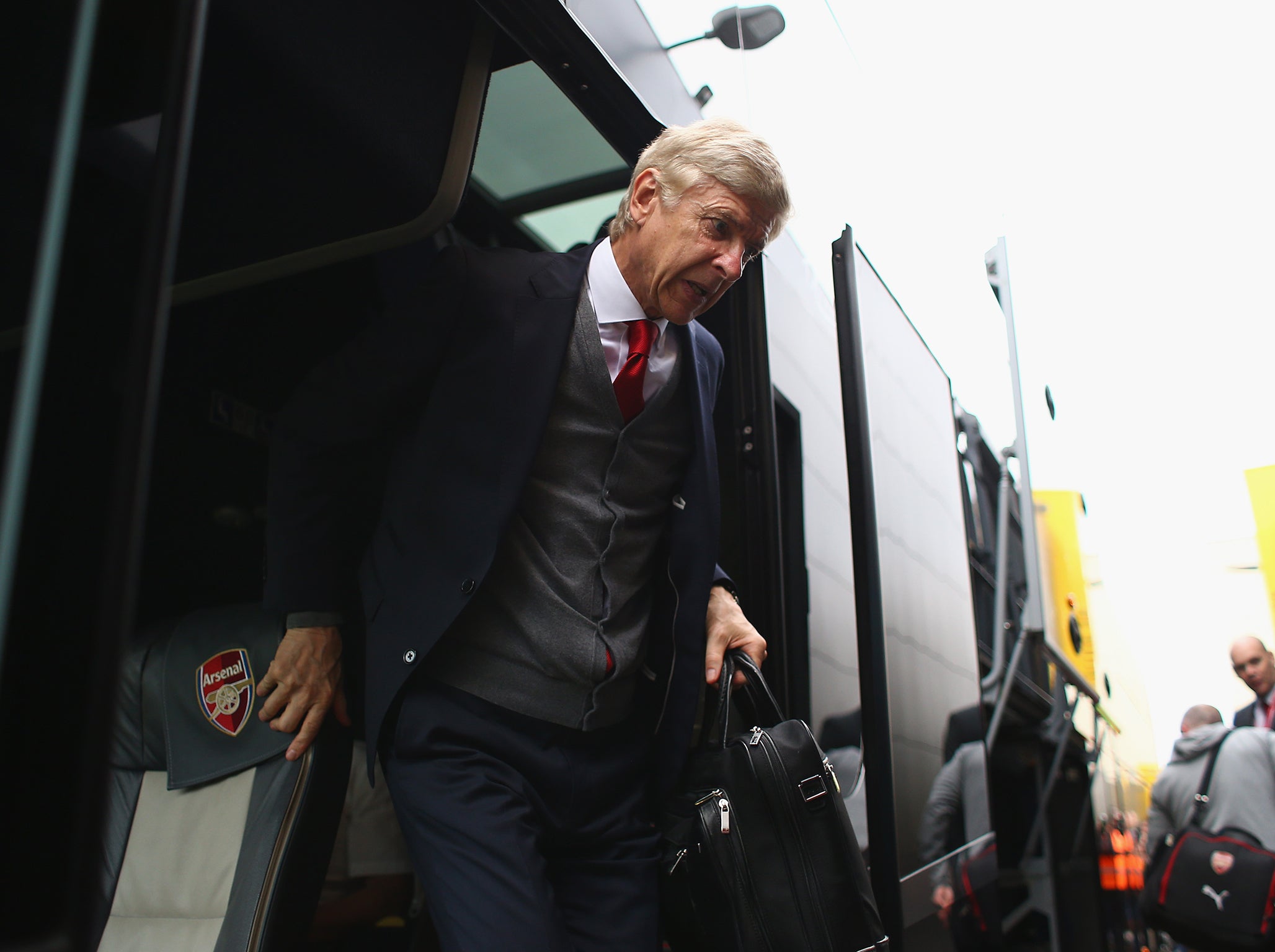 Wenger arriving at Vicarage Road