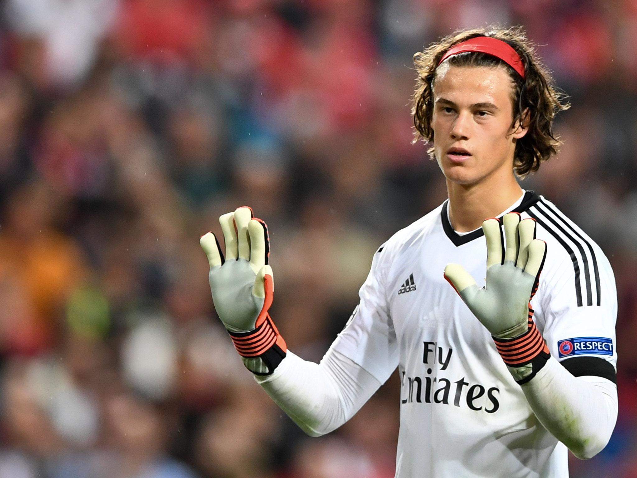 Mile Svilar's second half error cost Benfica dear