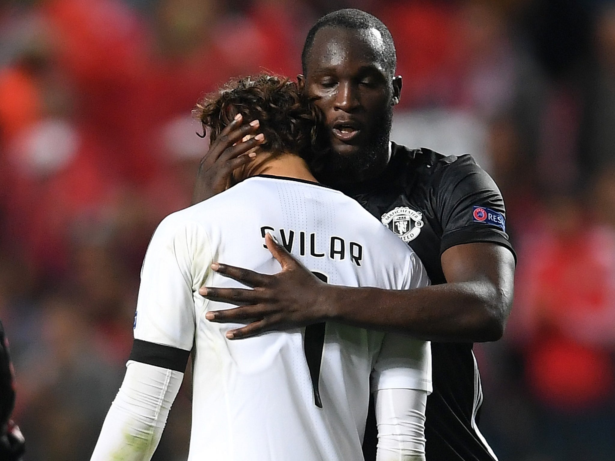 Romelu Lukaku consoled Benfica goalkeeper Mile Svilar after his error handed Manchester United victory