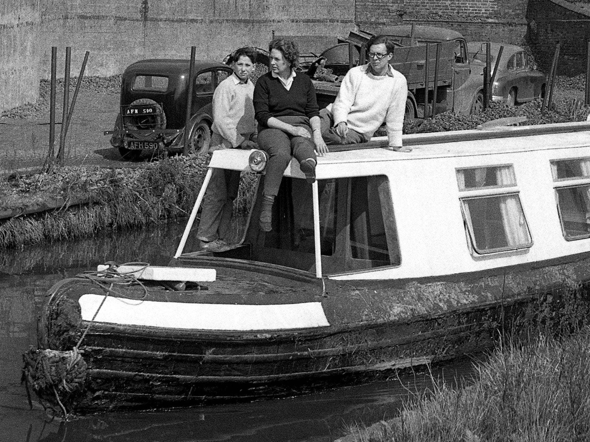 Robert Aickman on Narrowboat cruising along the Stourbridge Canal in 1961