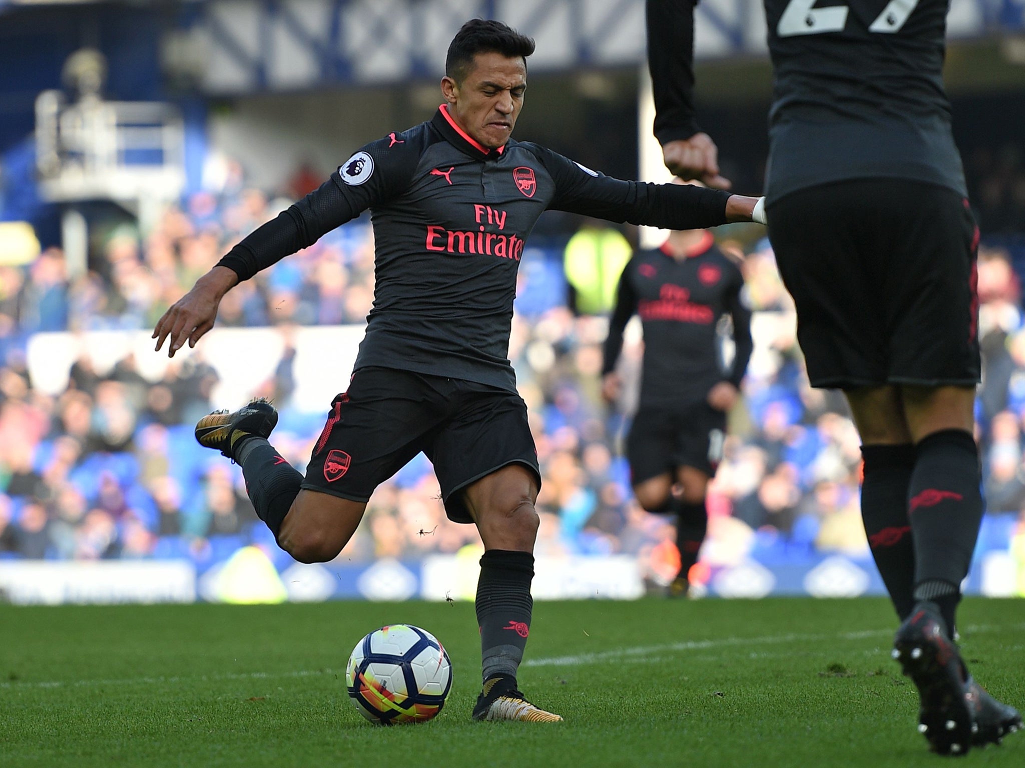 Alexis Sanchez fires in Arsenal's fifth goal