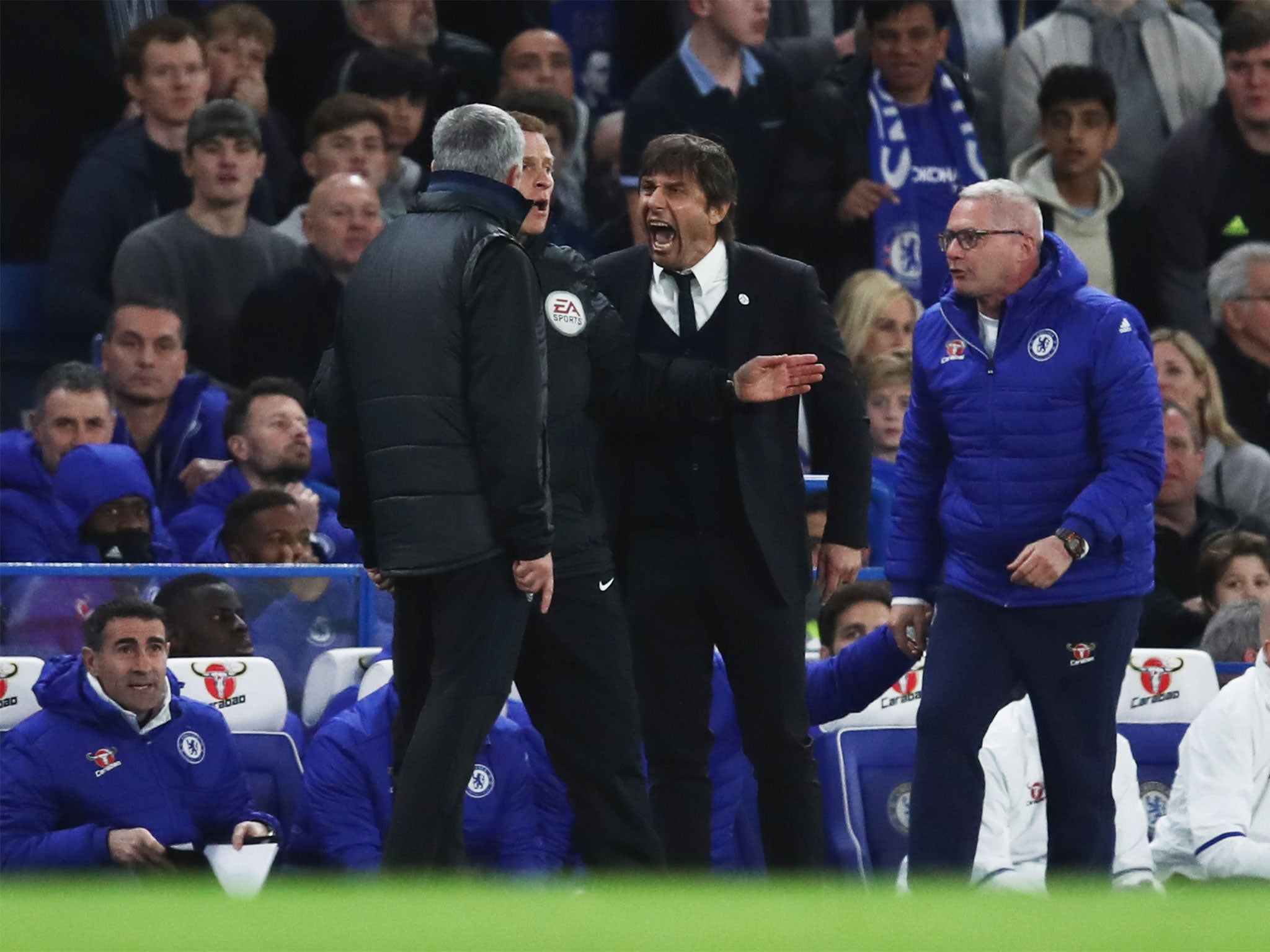 Fourth official Mike Jones intervenes as Mourinho clashes with Conte (Getty 2017)