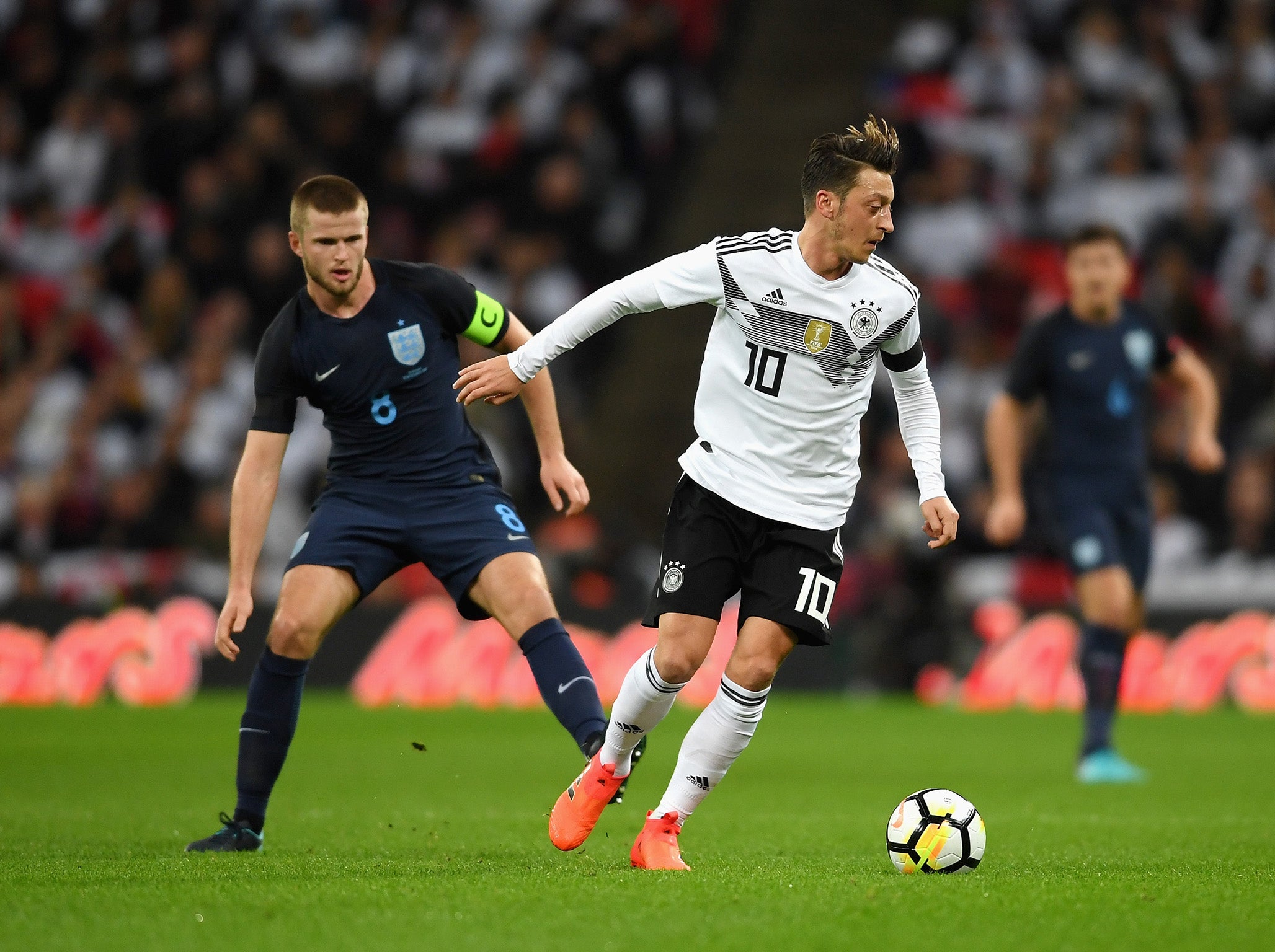 Dier and Ozil do battle in the middle of the park