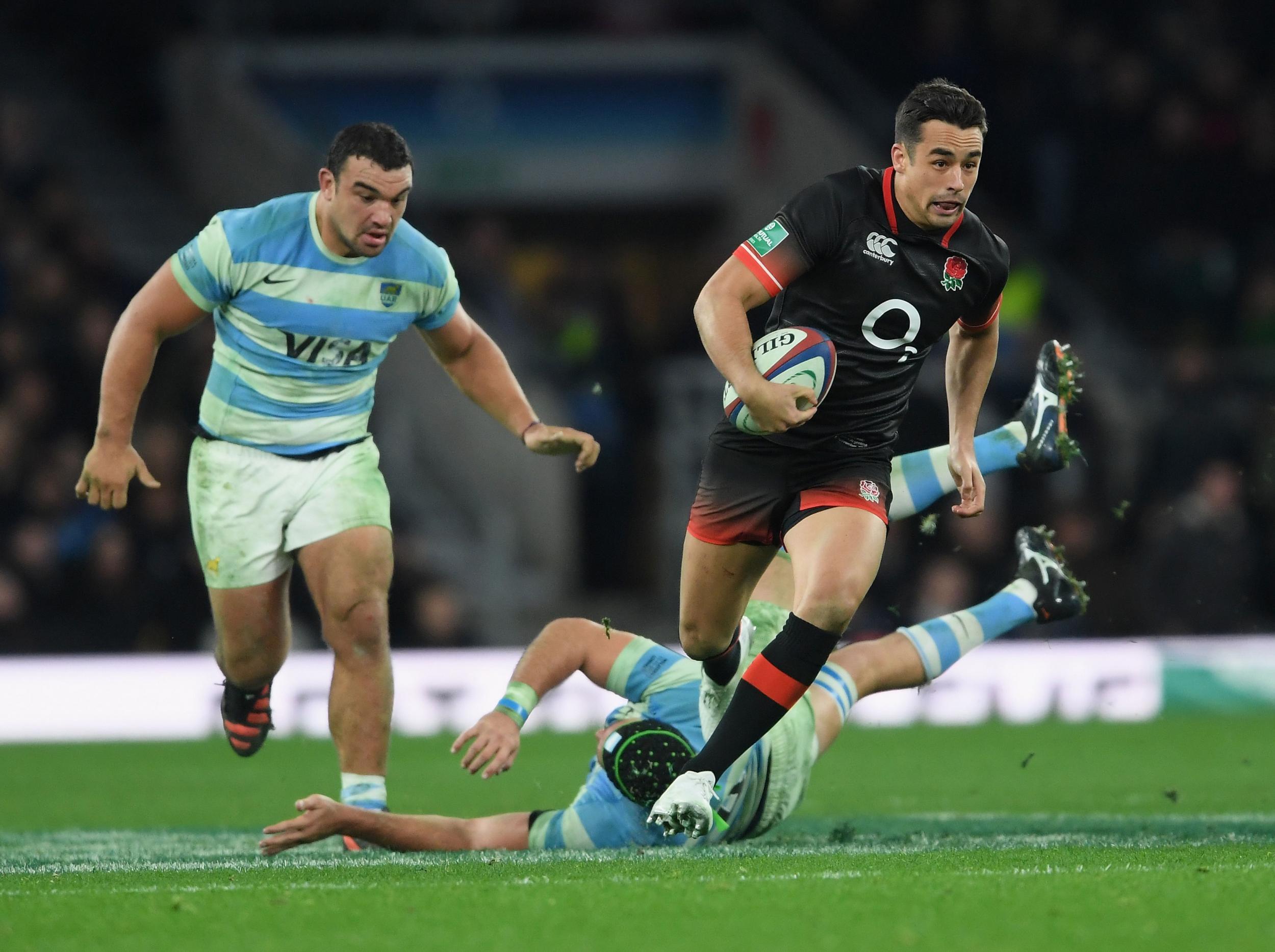 Lozowski entered the fray and was instrumental in England's second try