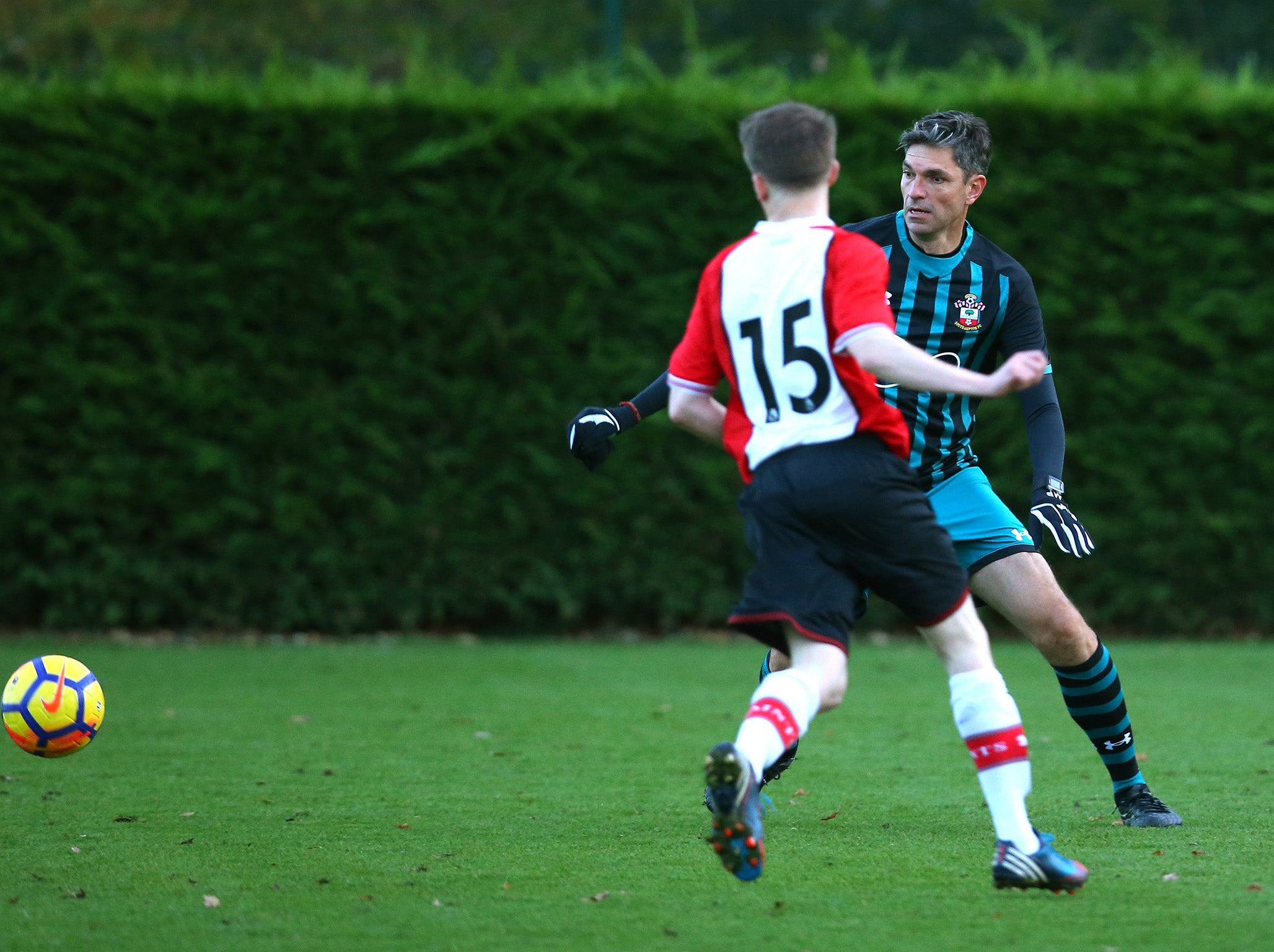 Mauricio Pellegrino plays against a team of journalists