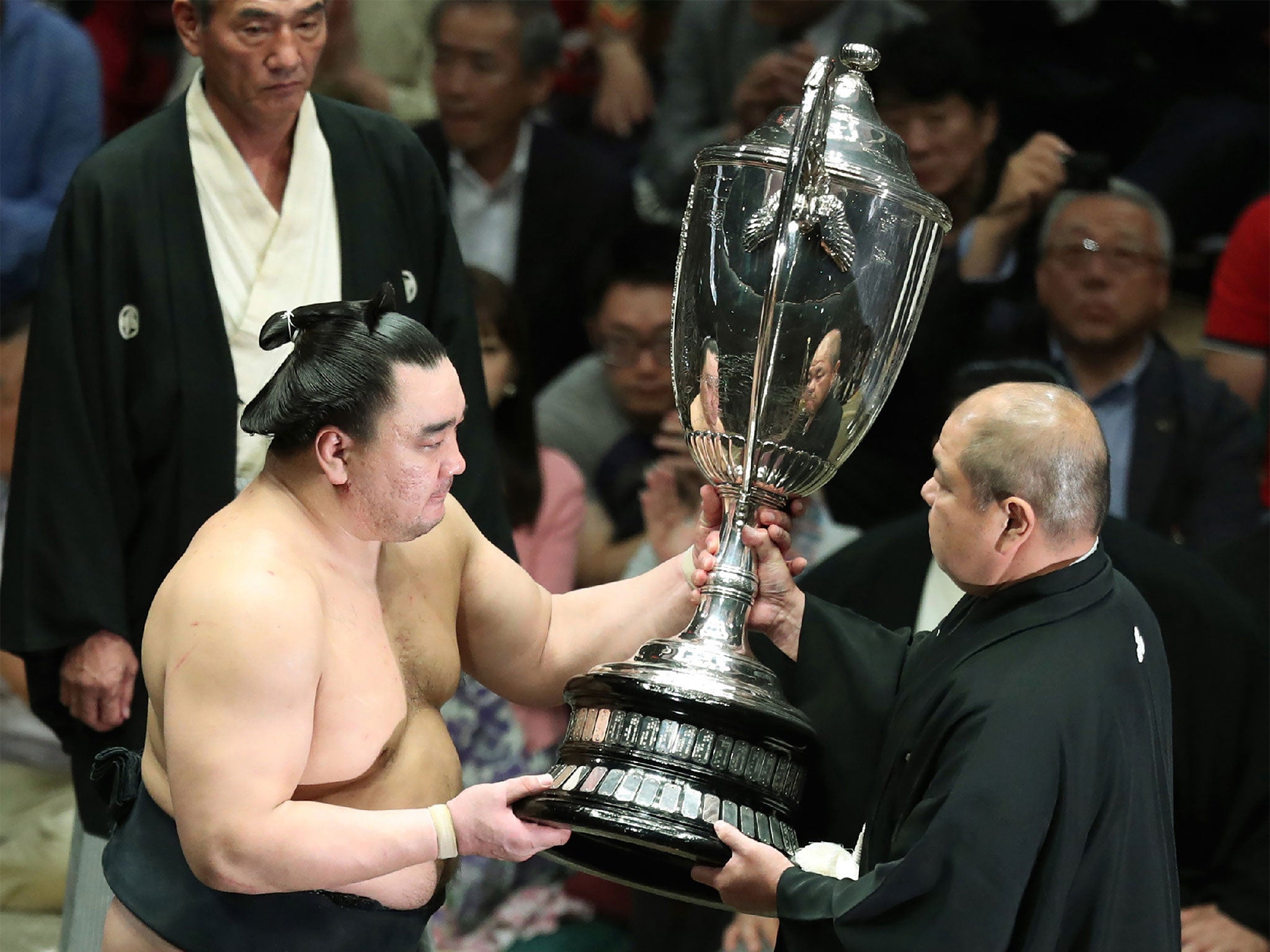 Mongolian yokozuna, or grand champion, Harumafuji (L) winning the Autumn Grand Sumo Tournament in Tokyo