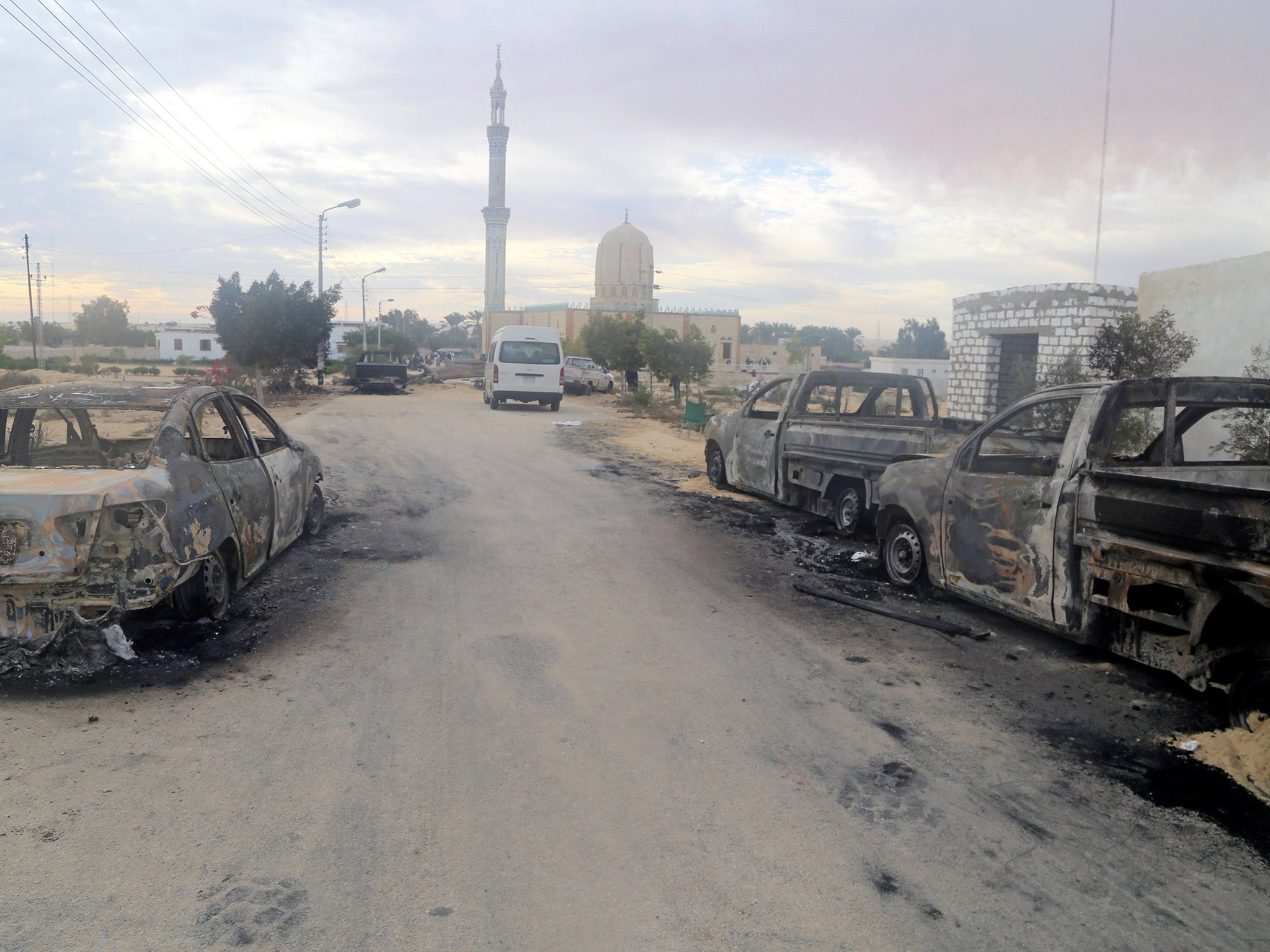 The attackers, said by Egyptian officials to be affiliated to Isis, used burning vehicles to block roads into and out of the mosque area