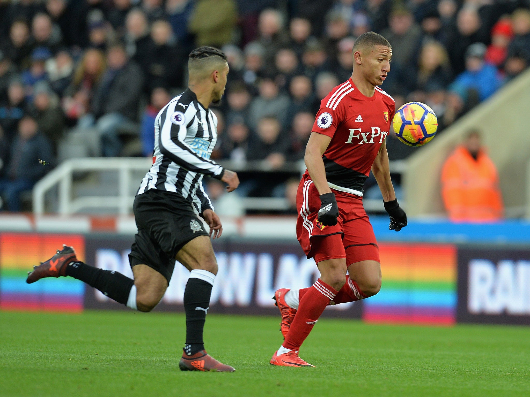 Richarlison attempts to get away from Deandre Yedlin