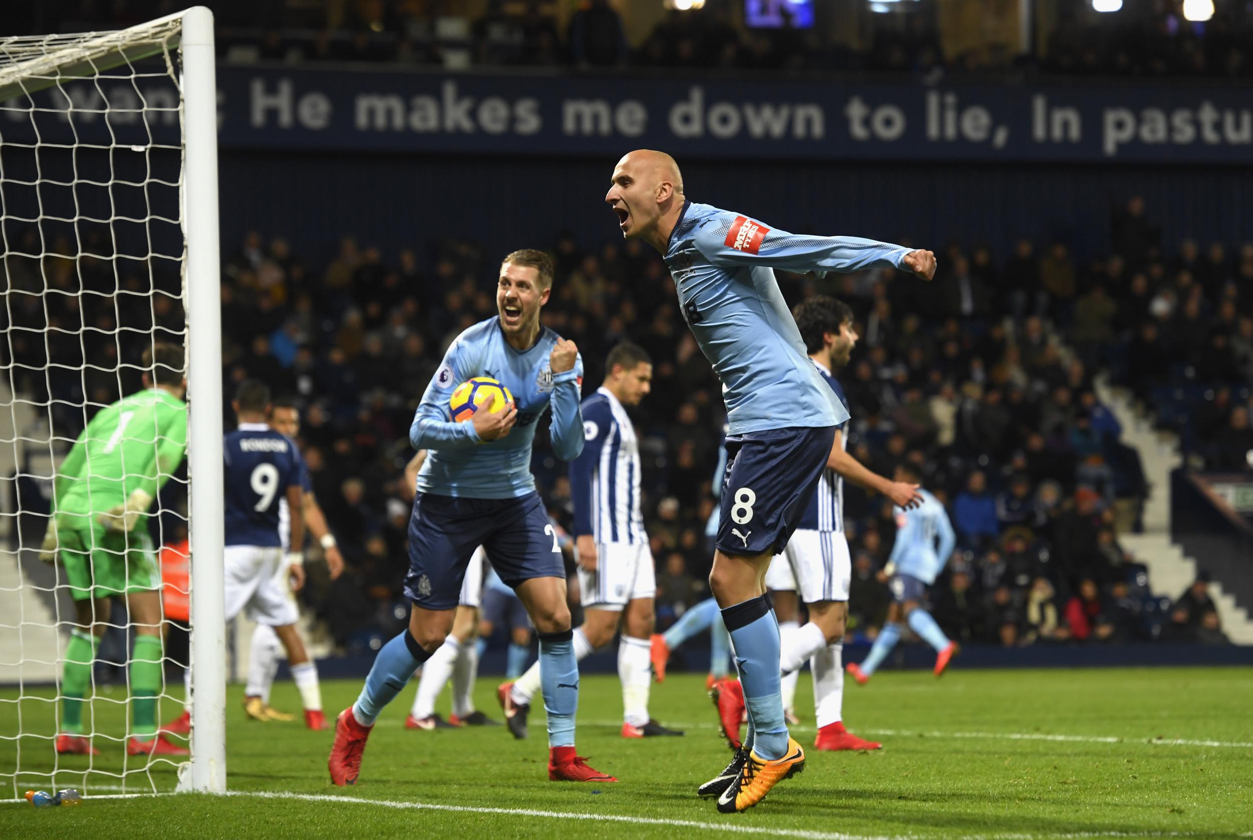 Jonjo Shelvey celebrates Newcastle's equalising goal