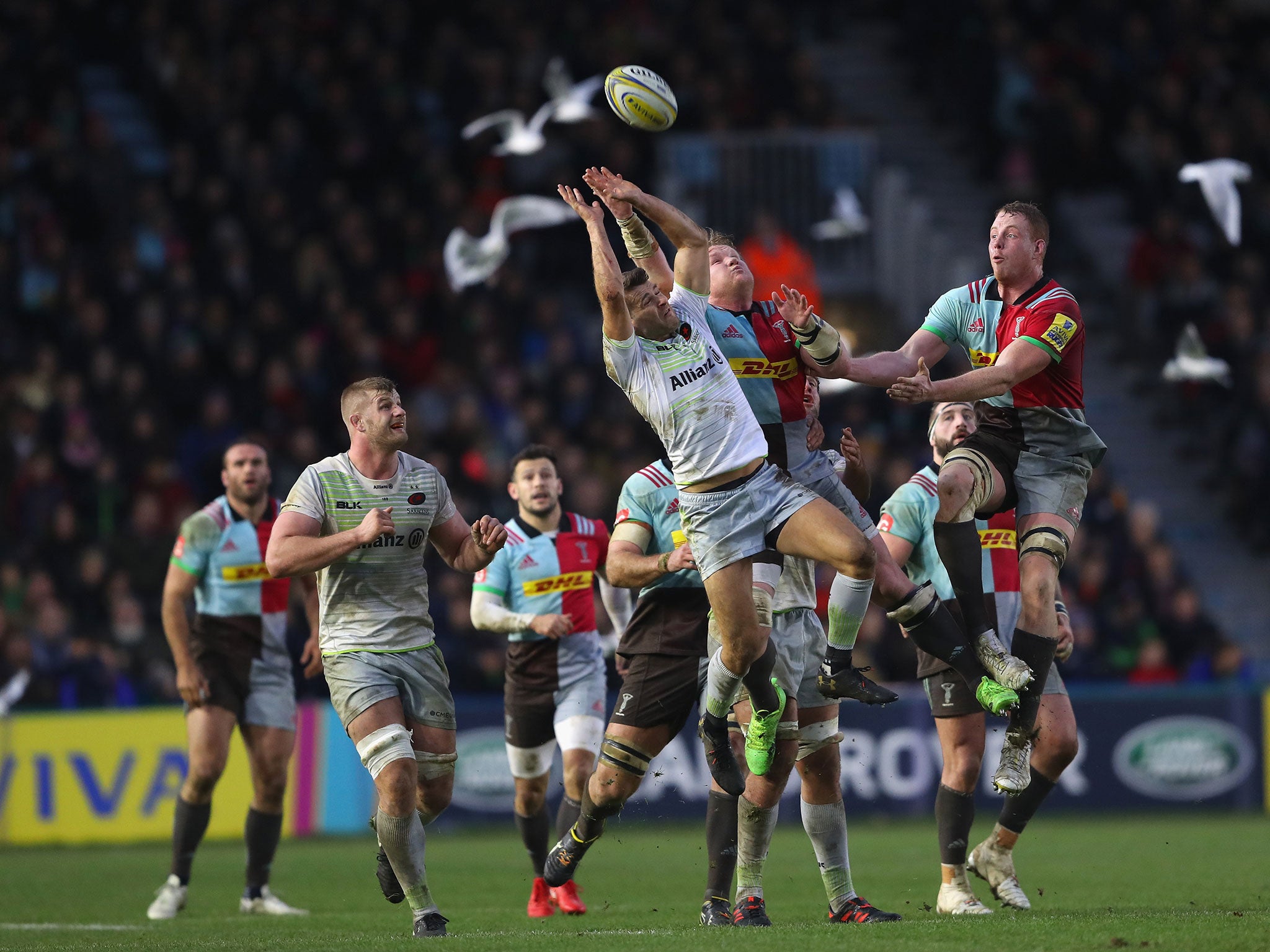 Richard Wigglesworth and Renaldo Bothma challenge for a high ball