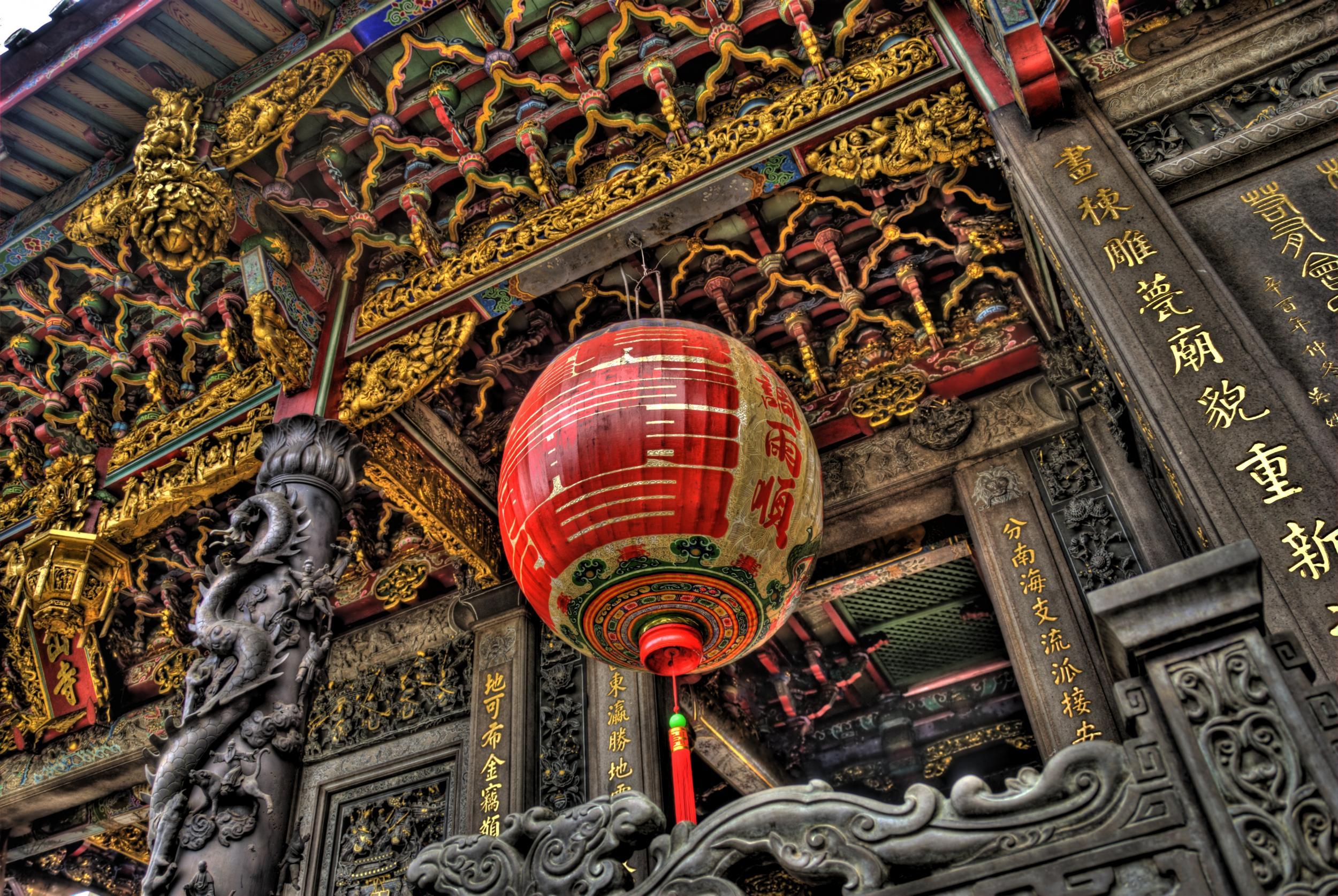 Longshan Temple is a must-see in Taipei