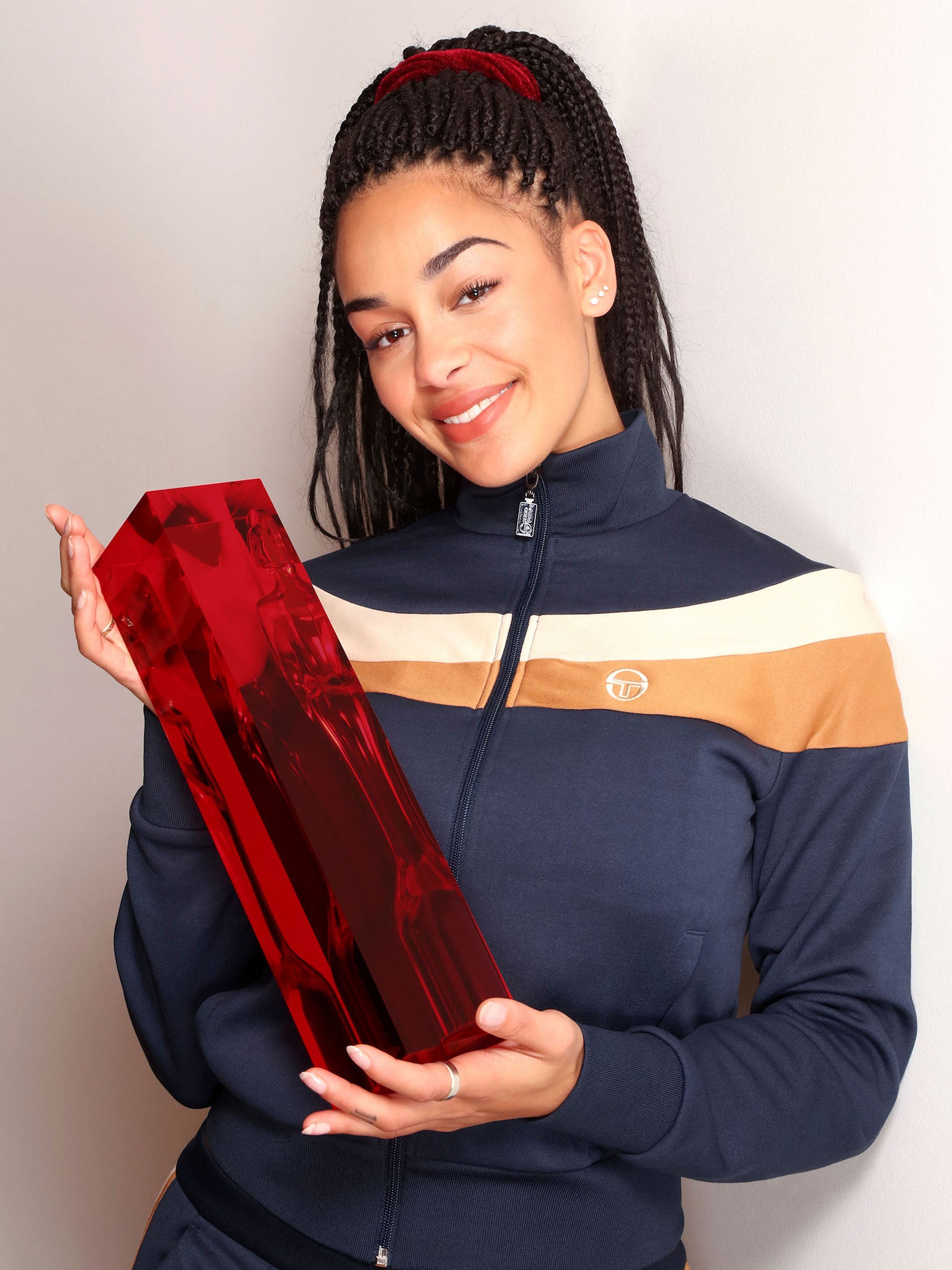 Jorja Smith with the Critics' Choice Award 2018