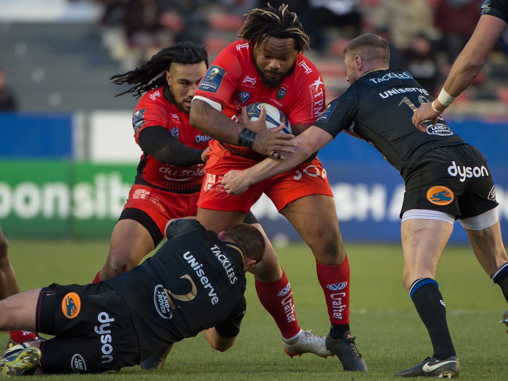 The Bath defence attempts to bring down Mathieu Bastareaud