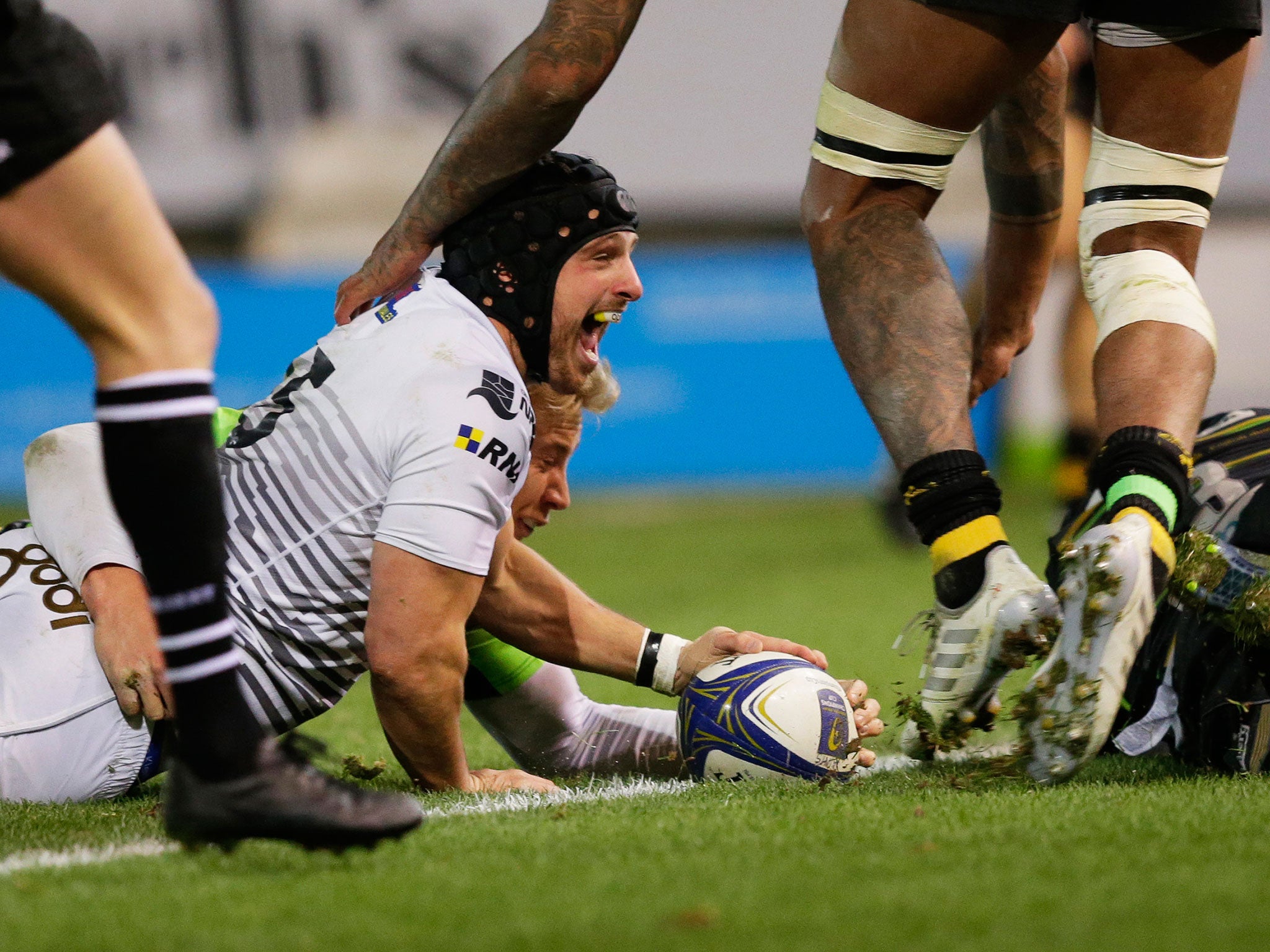 Dan Evans touches down to score for the Ospreys