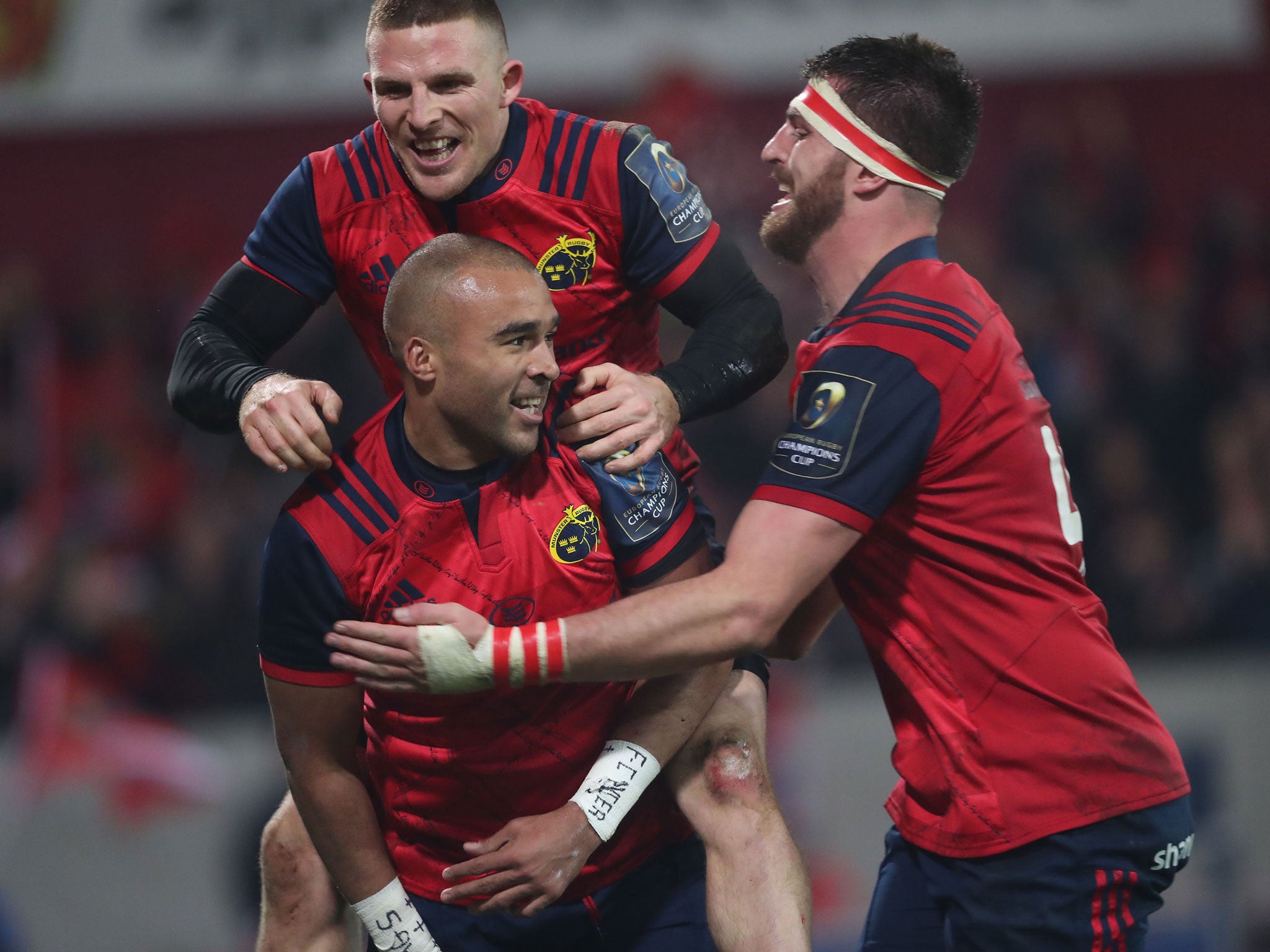 Simon Zebo celebrates after scoring for Munster