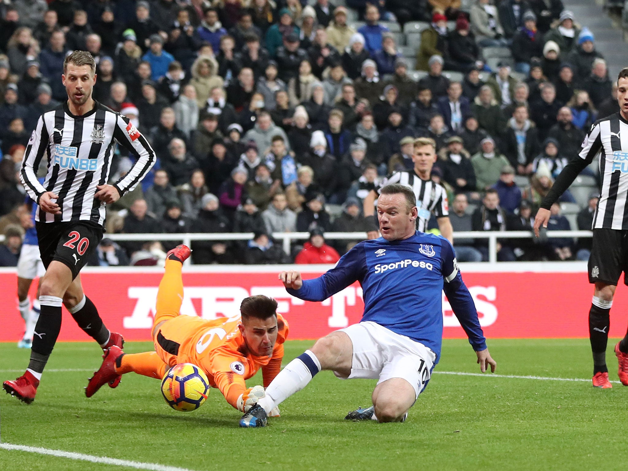 Wayne Rooney taps in from close range to secure victory for the visitors