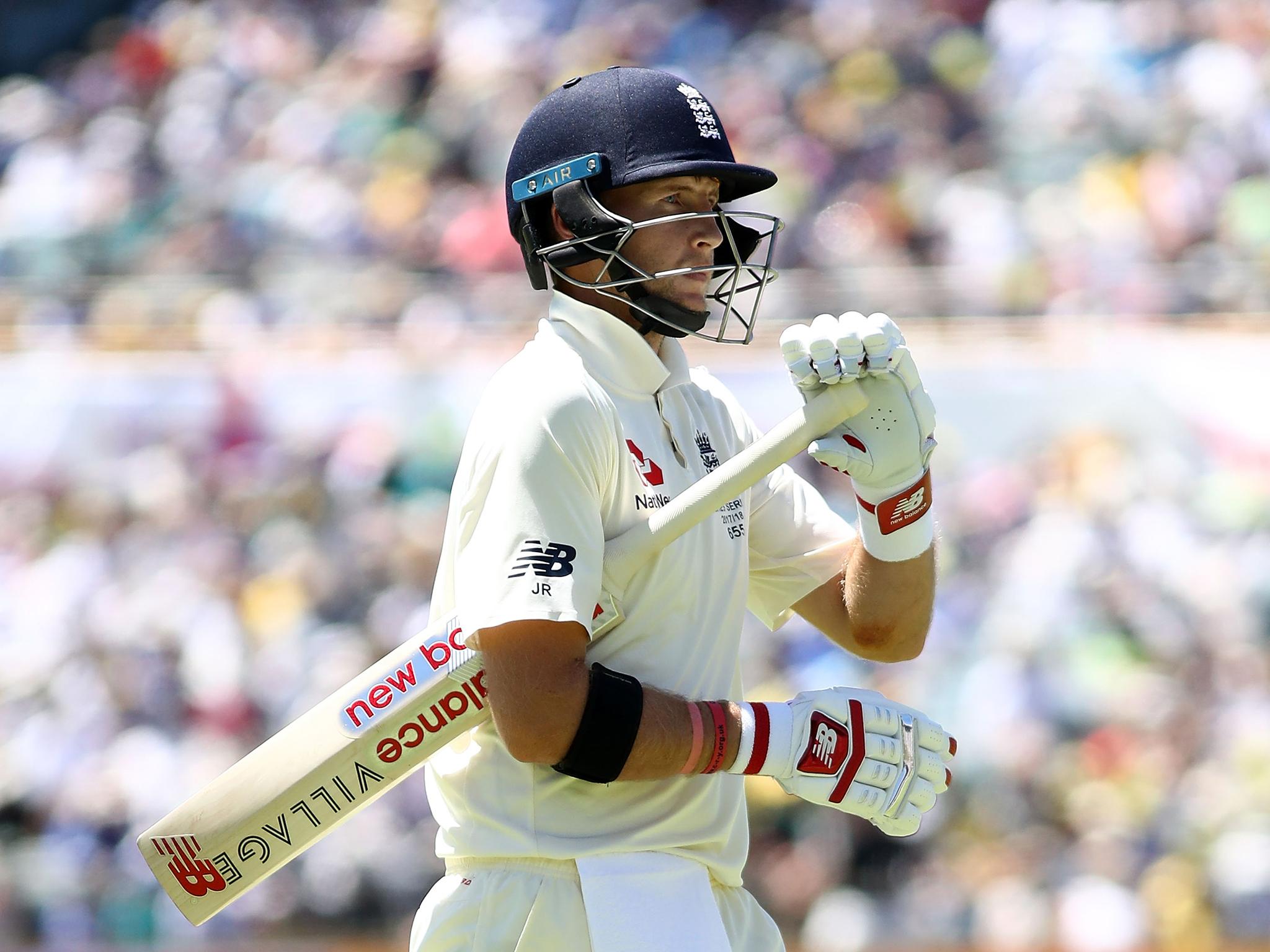 &#13;
Joe Root was dismissed by Pat Cummins for 20 &#13;