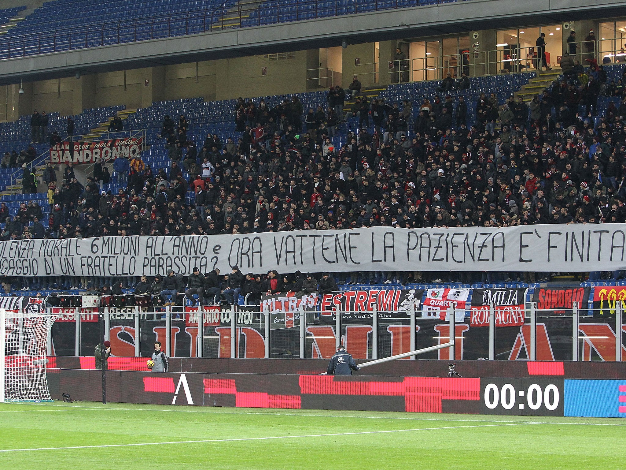 The banner Gianluigi Donnarumma was greeted with by AC Milan's own fans