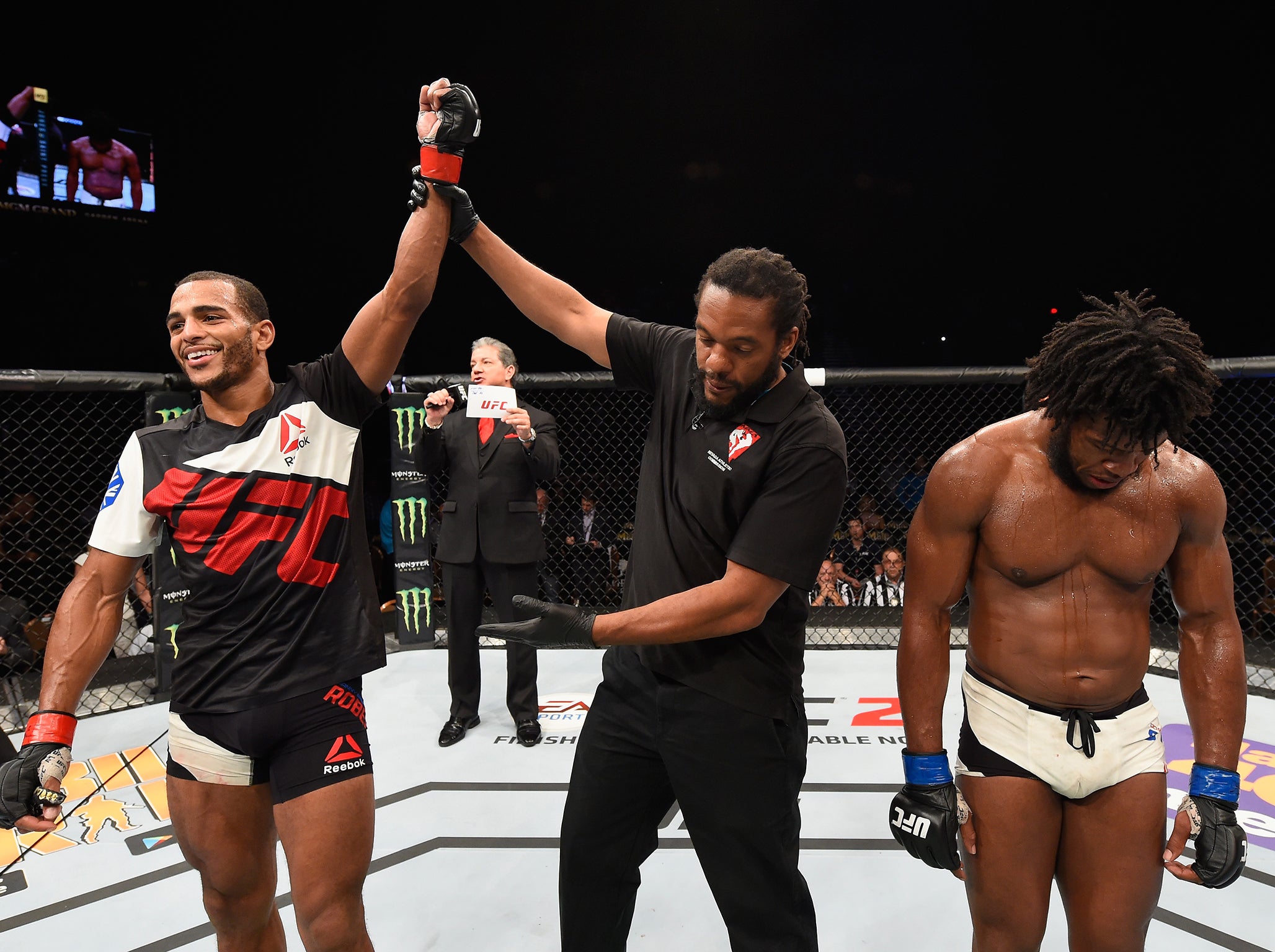 Roberts triumphed over Steele at UFC 197