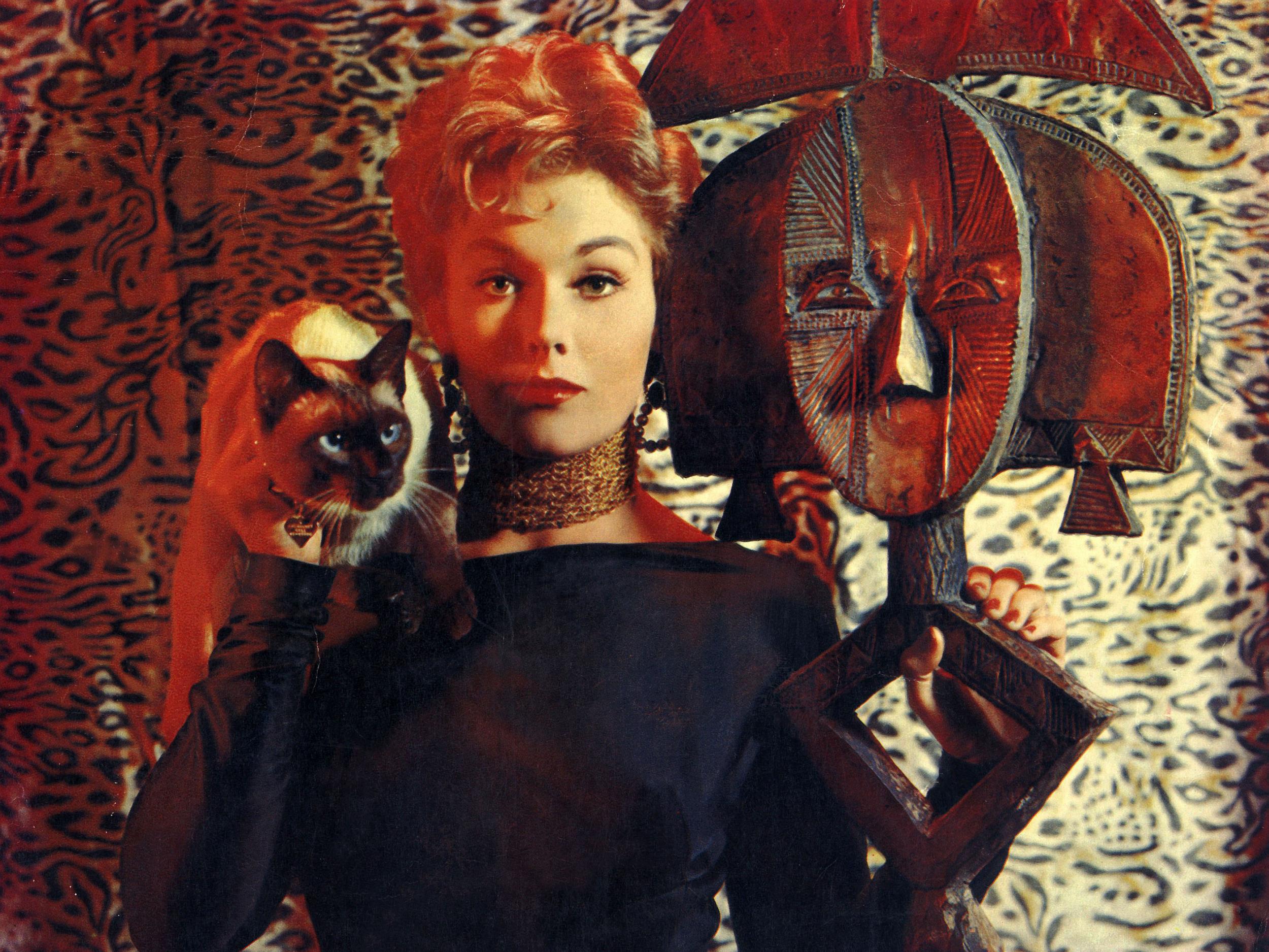 Su-purr-natural woman: Kim Novak as Gillian and her ‘familiar’, Pyewacket the cat