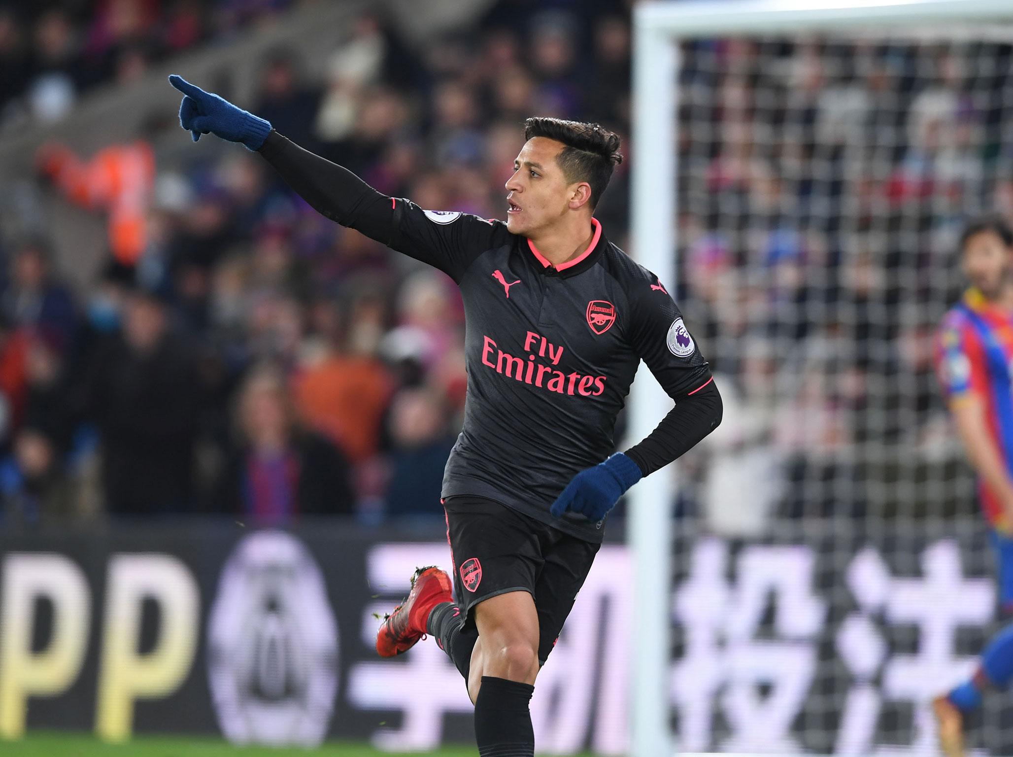 &#13;
Sanchez scored twice as Arsenal won at Crystal Palace &#13;