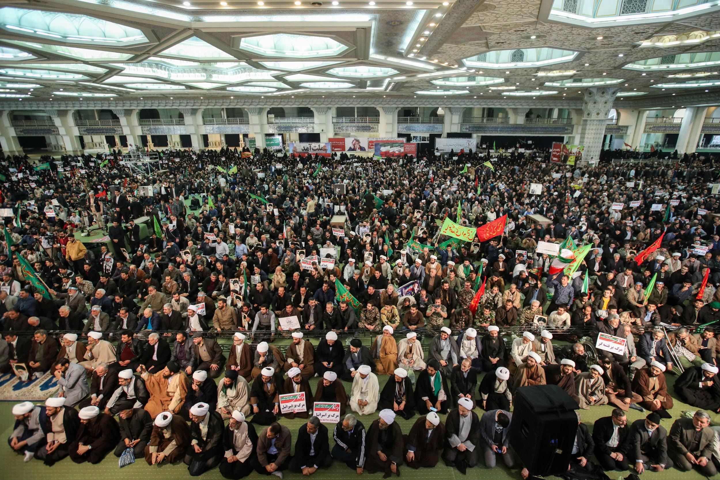 Iranians gather in support of the government at the Imam Khomeini grand mosque in the capital Tehran on 30 December, 2017