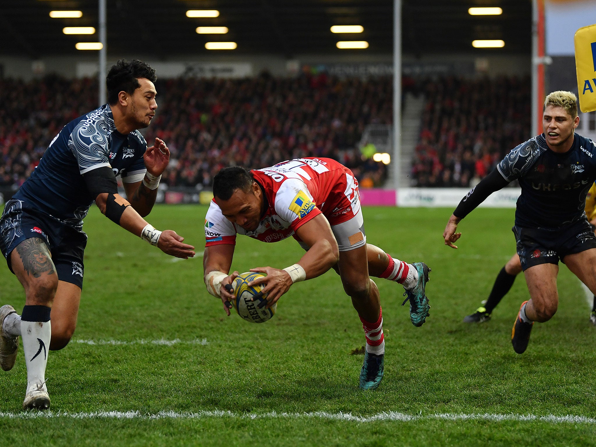 David Halaifonua dives over to score Gloucester's first try