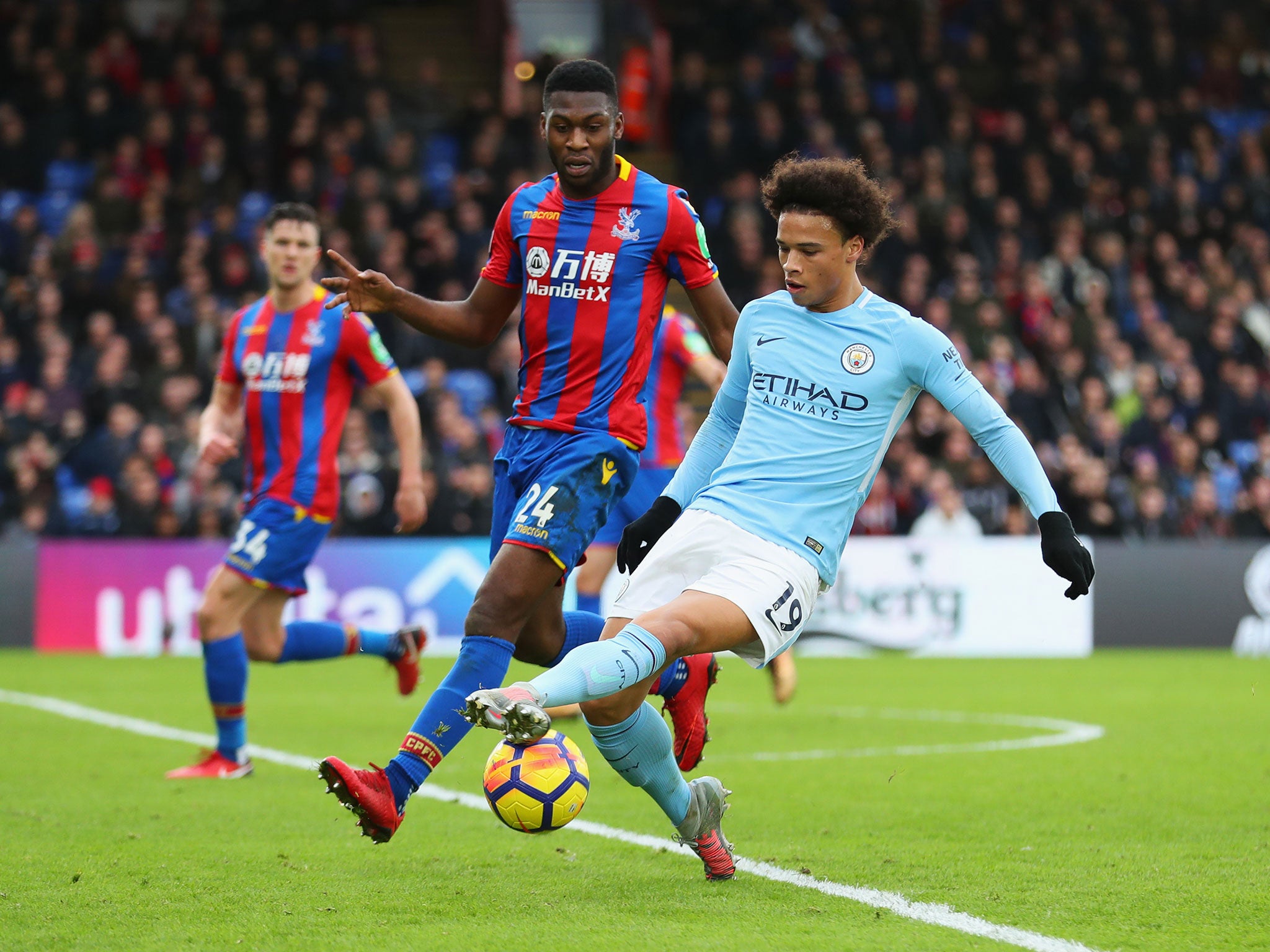 Timothy Fosu-Mensah closes down Leroy Sane