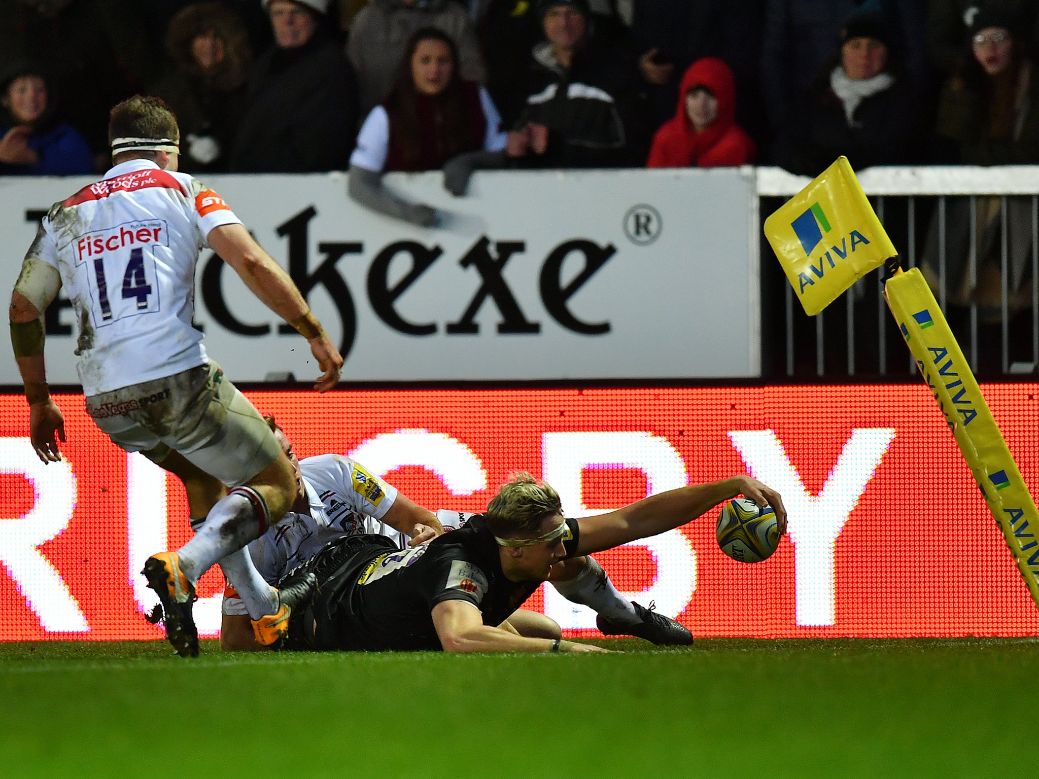 Jonny Hill scores Exeter's third try against Leicester