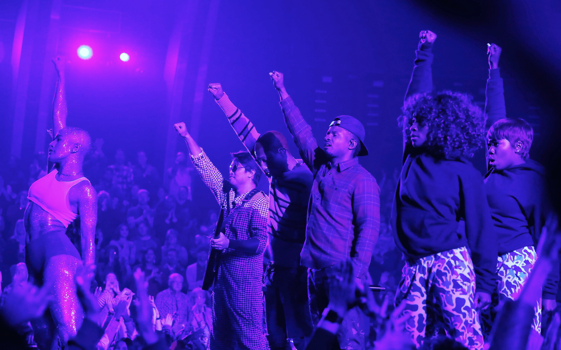 Mette Towley (far left) during a performance (Mette Towley/Instagram)