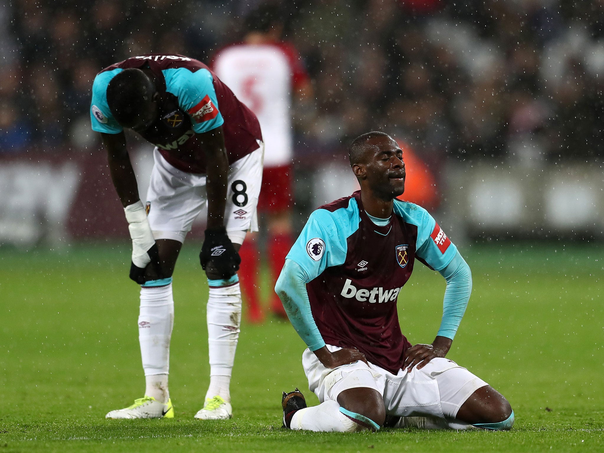 Cheikhou Kouyate and Pedro Obiang react after falling a goal behind