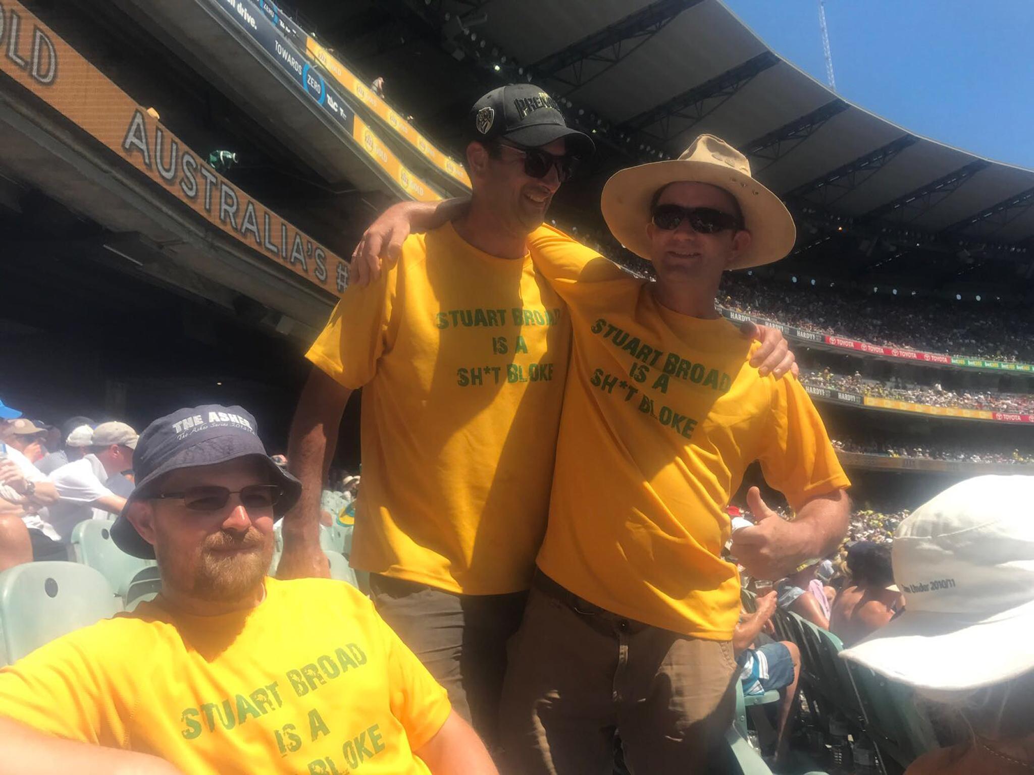 Three Aussie fans make their feelings known towards a certain English player