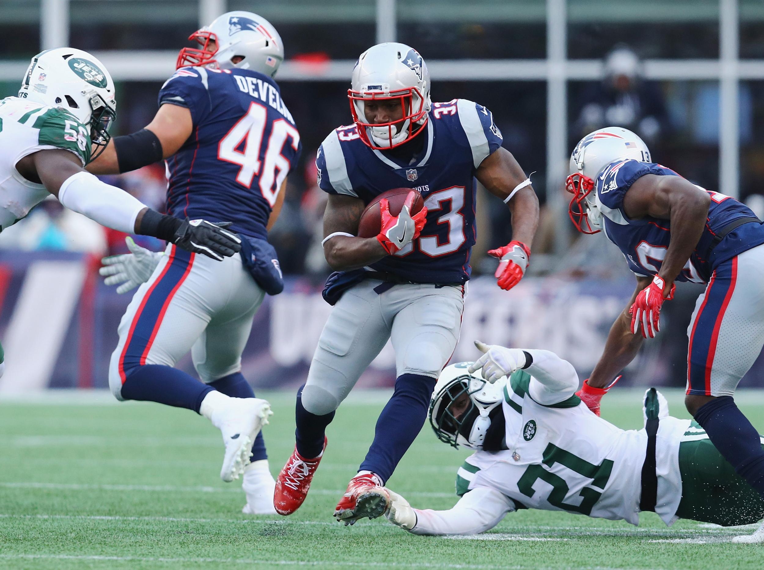 Look to the Patriots to feed Dion Lewis early and often