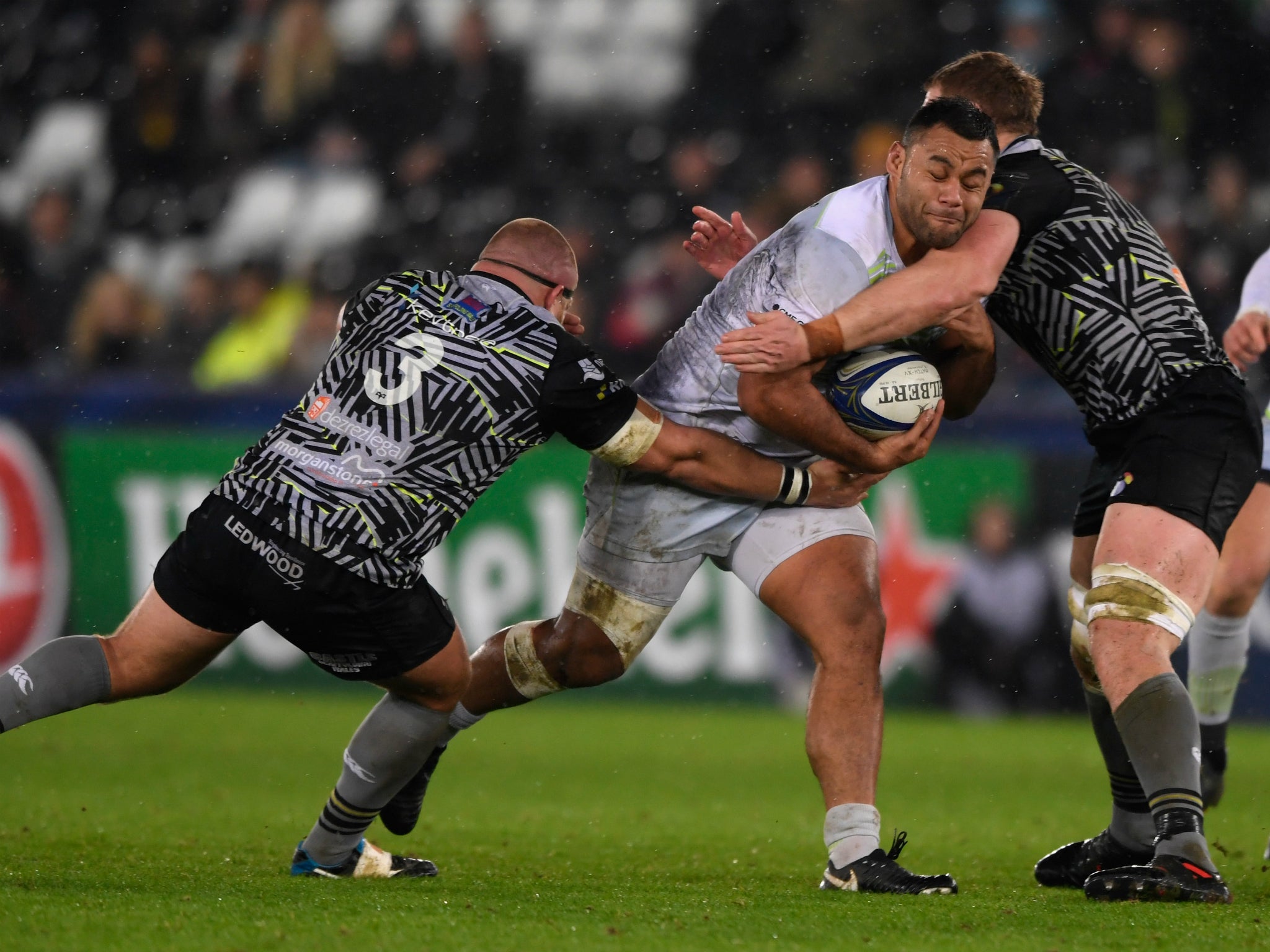 Billy Vunipola was forced off with an arm injury