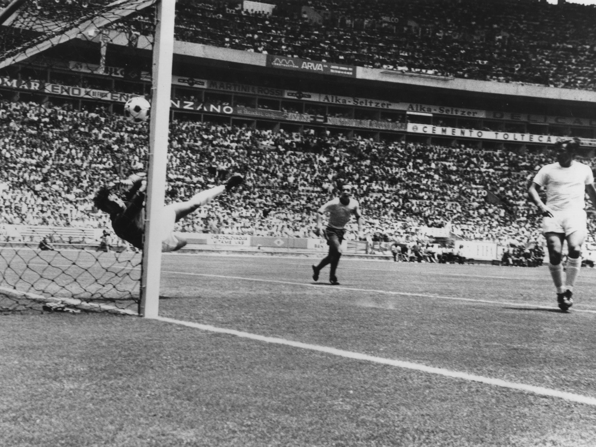 Gordon Banks pulled off one of the most iconic saves from Pele at the 1970 World Cup