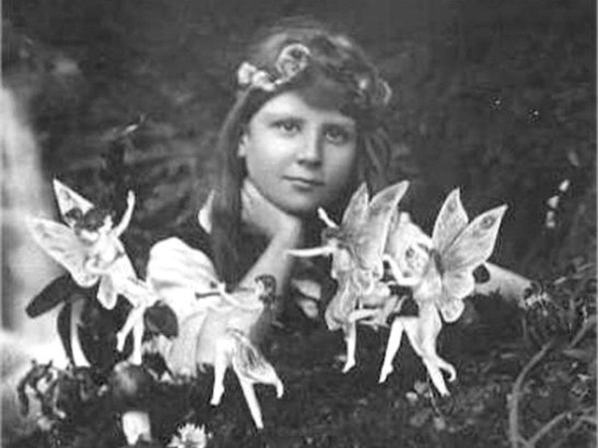 The Cottingley Fairies photographs of 1917, which some interpreted as proof of paranormal phenomena (Wikimedia Commons)