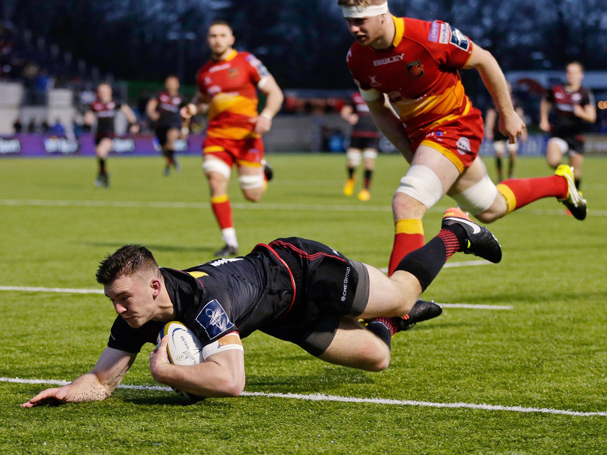 Matt Gallagher dives over for Saracens