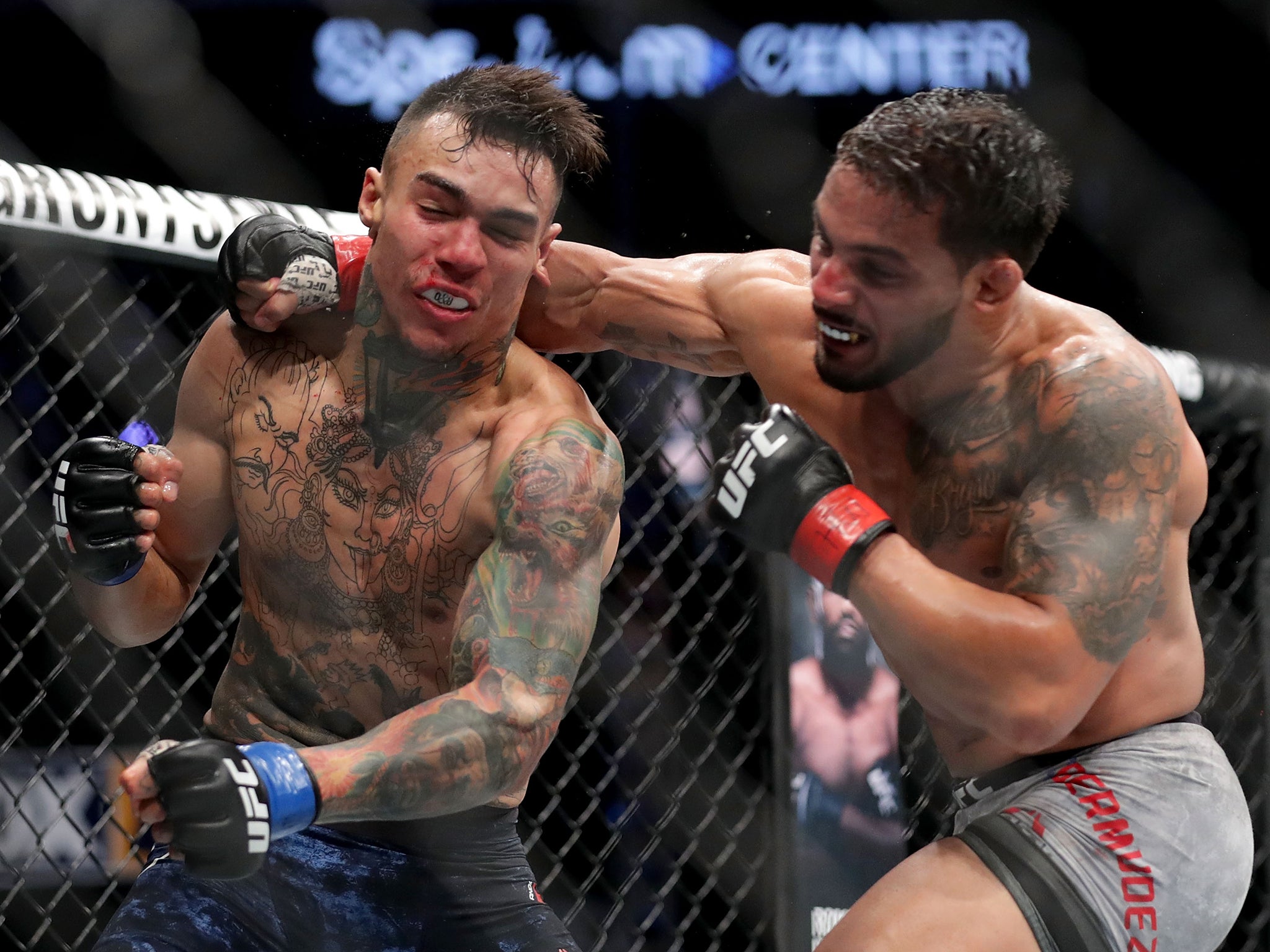 Dennis Bermudez lands a right hook on Andre Fili